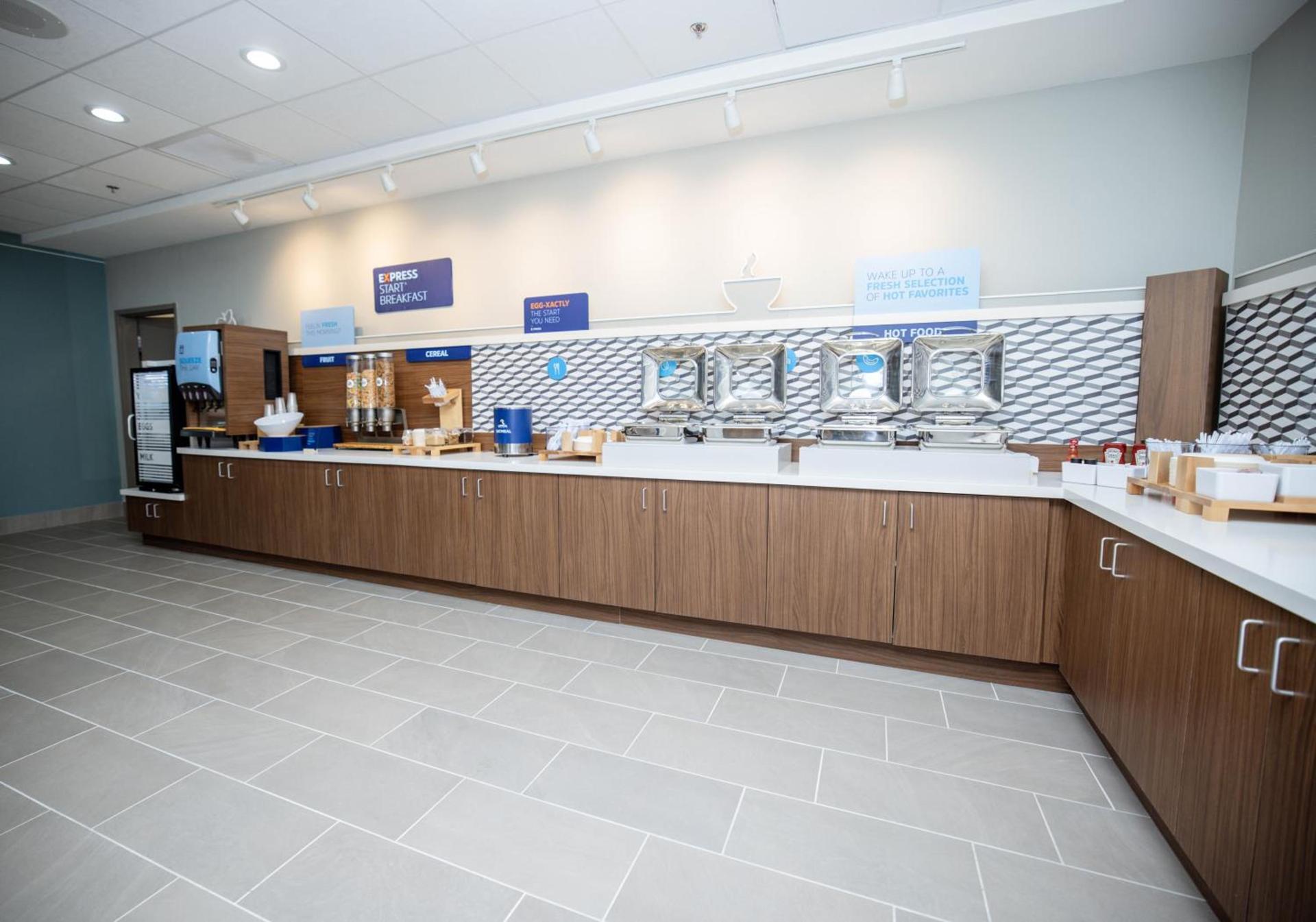 Holiday Inn Express & Suites Tampa Stadium - Airport Area by IHG photo 12