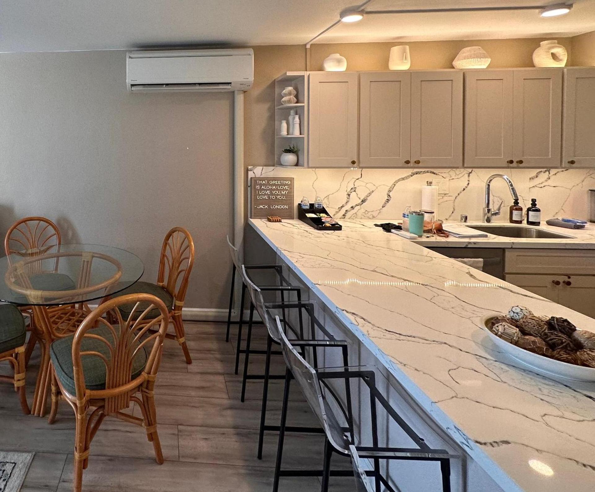 DELUXE PANORAMIC OCEAN VIEW - Dual AC - RENOVATED - FULLY EQUIPPED - SELF MGMT FREE PARKING photo 71