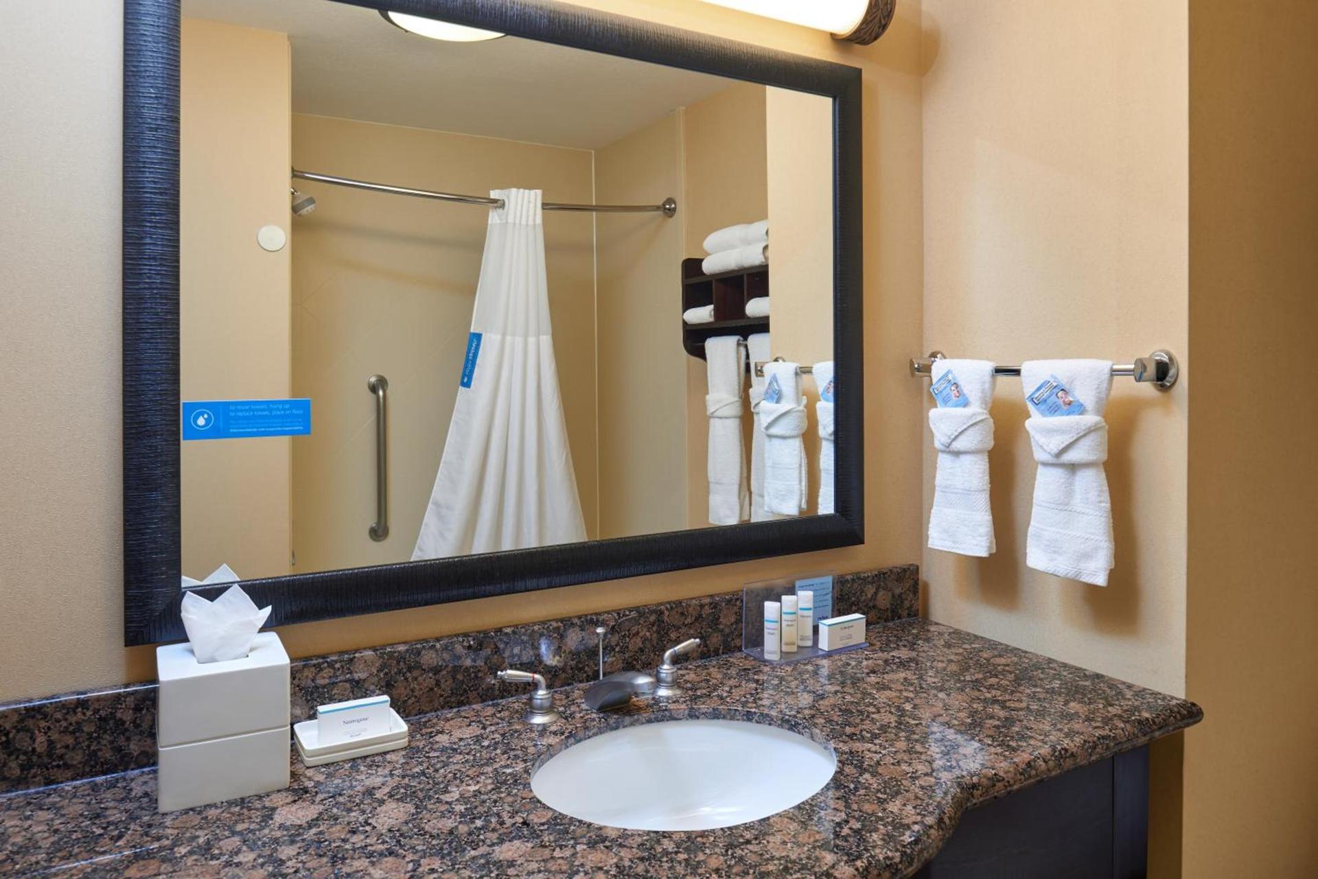 Hampton Inn & Suites Austin South Buda photo 38