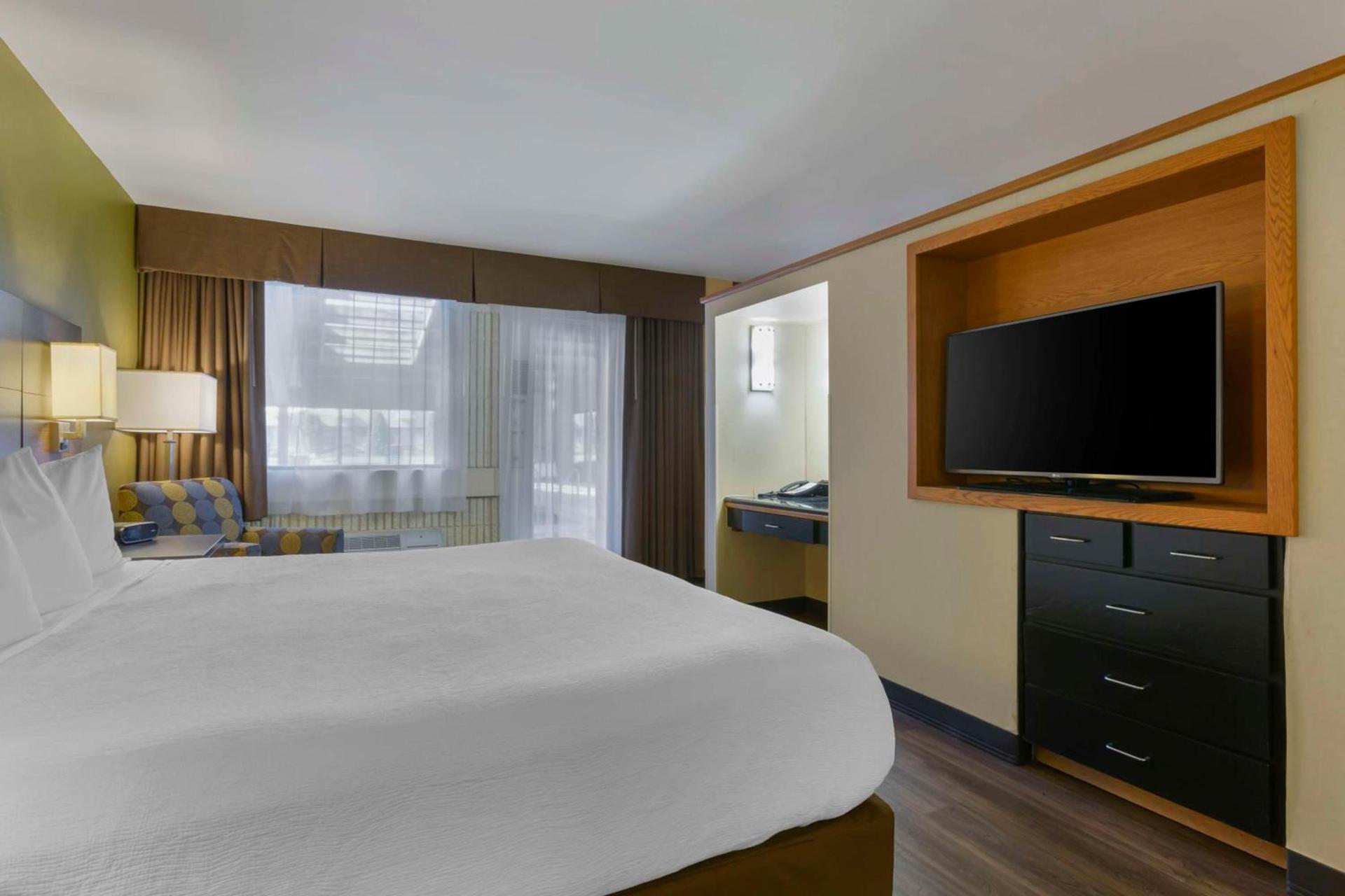 Best Western Plus University Inn photo 11