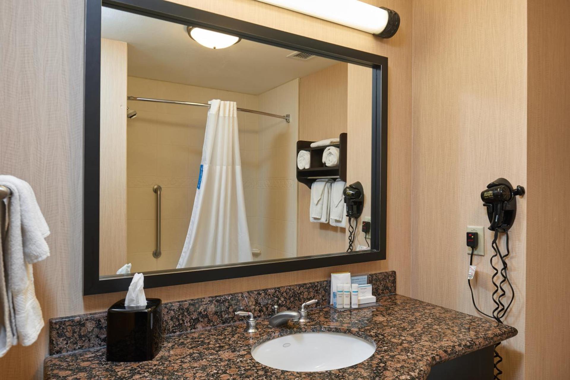 Hampton Inn & Suites Austin South Buda photo 41
