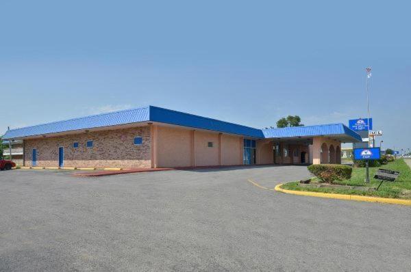 Americas Best Value Inn & Suites Kansas City photo 1