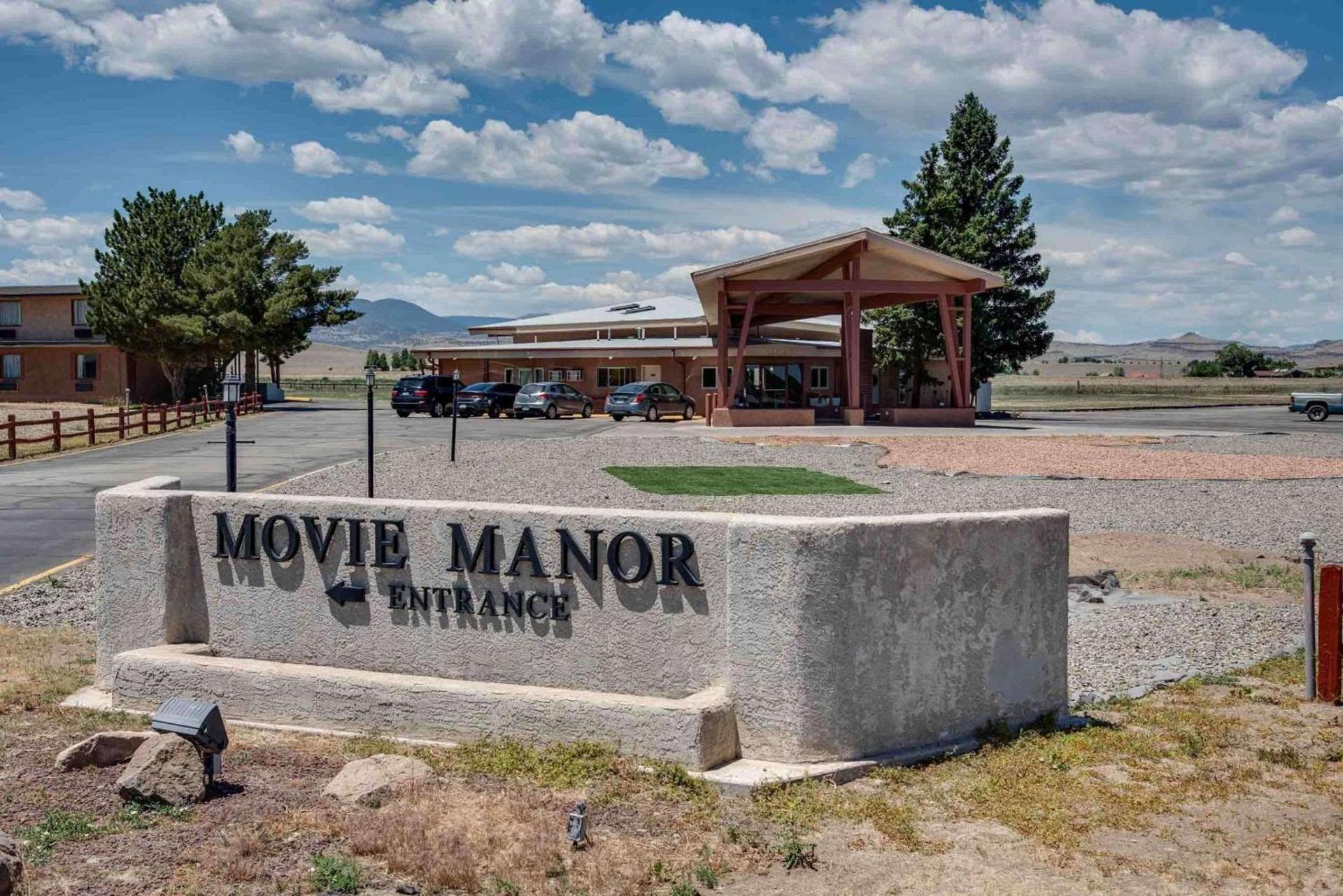Best Western Movie Manor photo 53