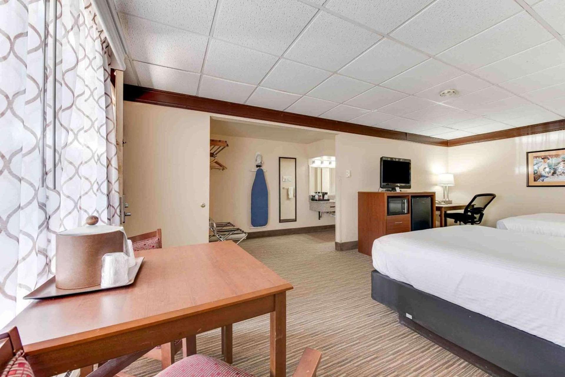 Best Western Movie Manor photo 20
