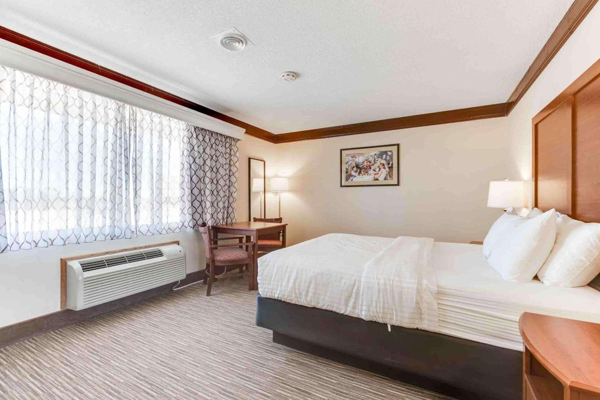 Best Western Movie Manor photo 22