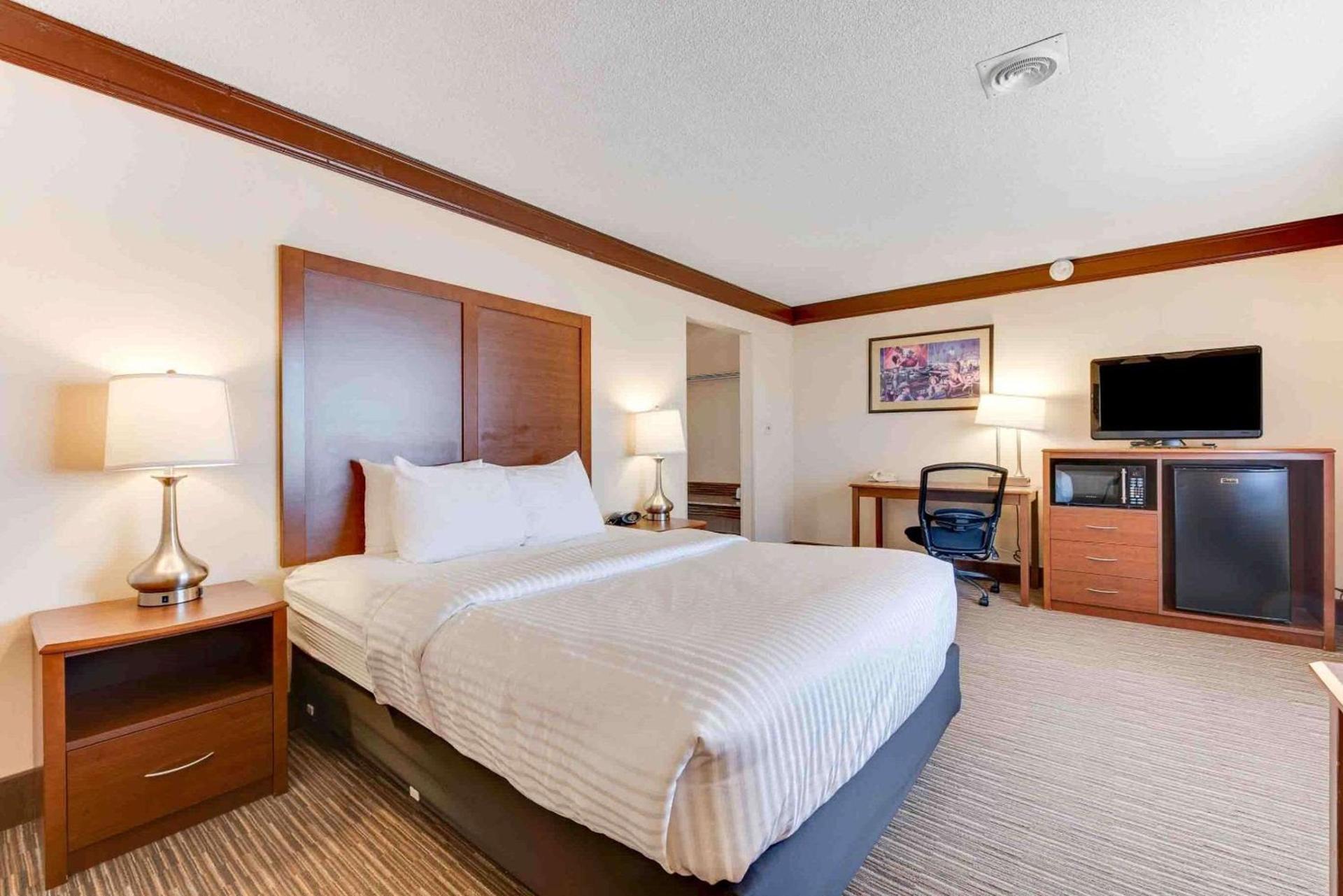 Best Western Movie Manor photo 24