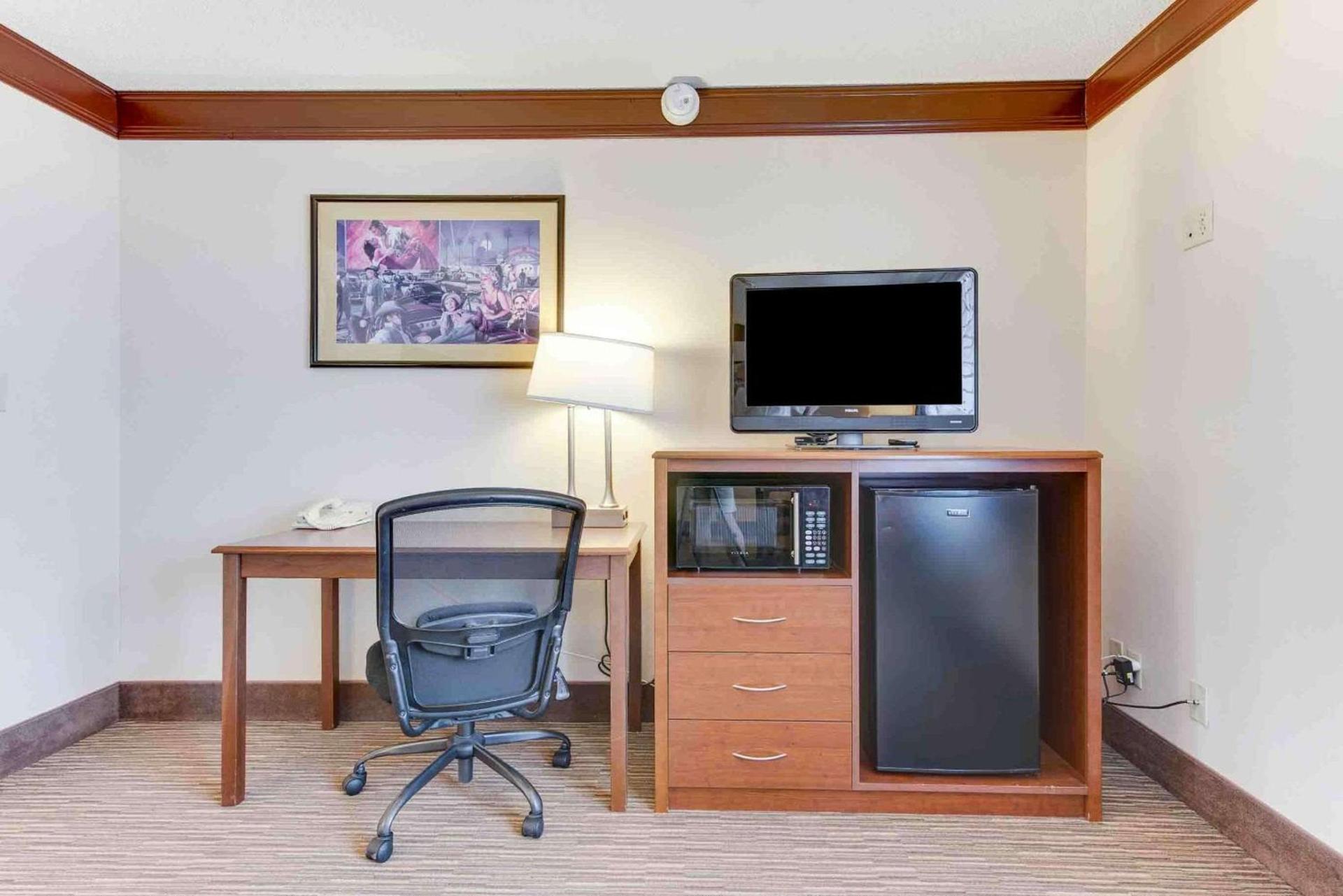 Best Western Movie Manor photo 26