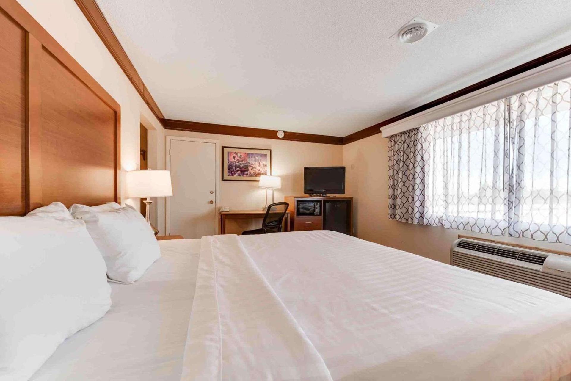 Best Western Movie Manor photo 34