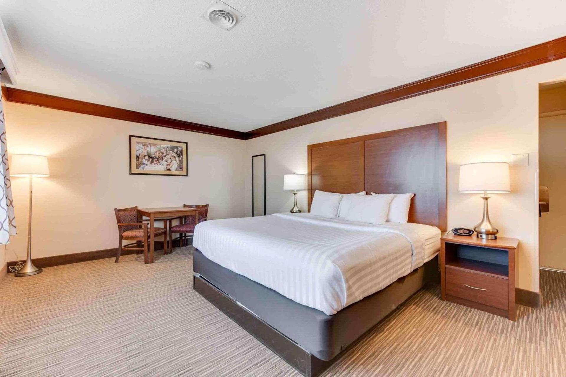 Best Western Movie Manor photo 36