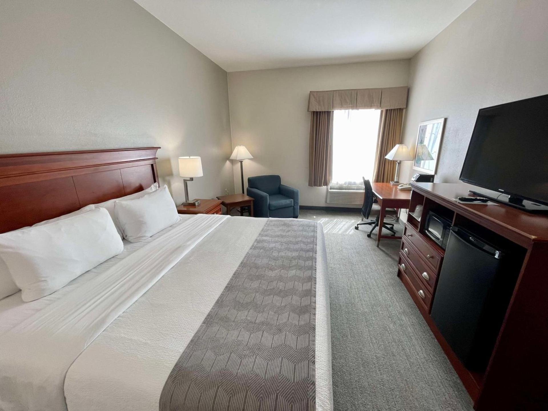 Best Western Plus Executive Hotel & Suites photo 12