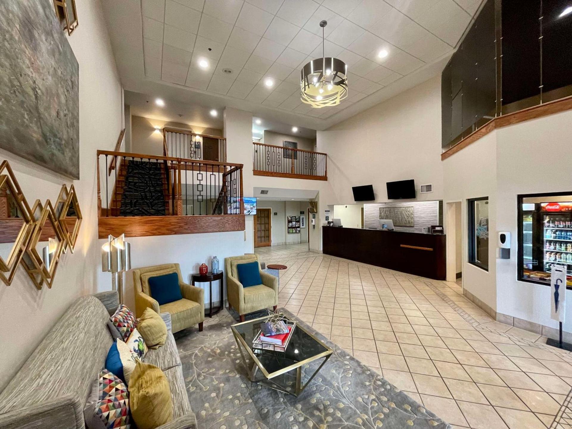 Best Western Plus Executive Hotel & Suites photo 2