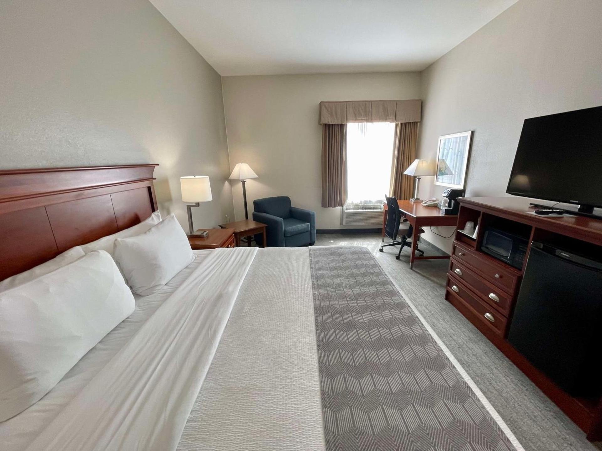 Best Western Plus Executive Hotel & Suites photo 13