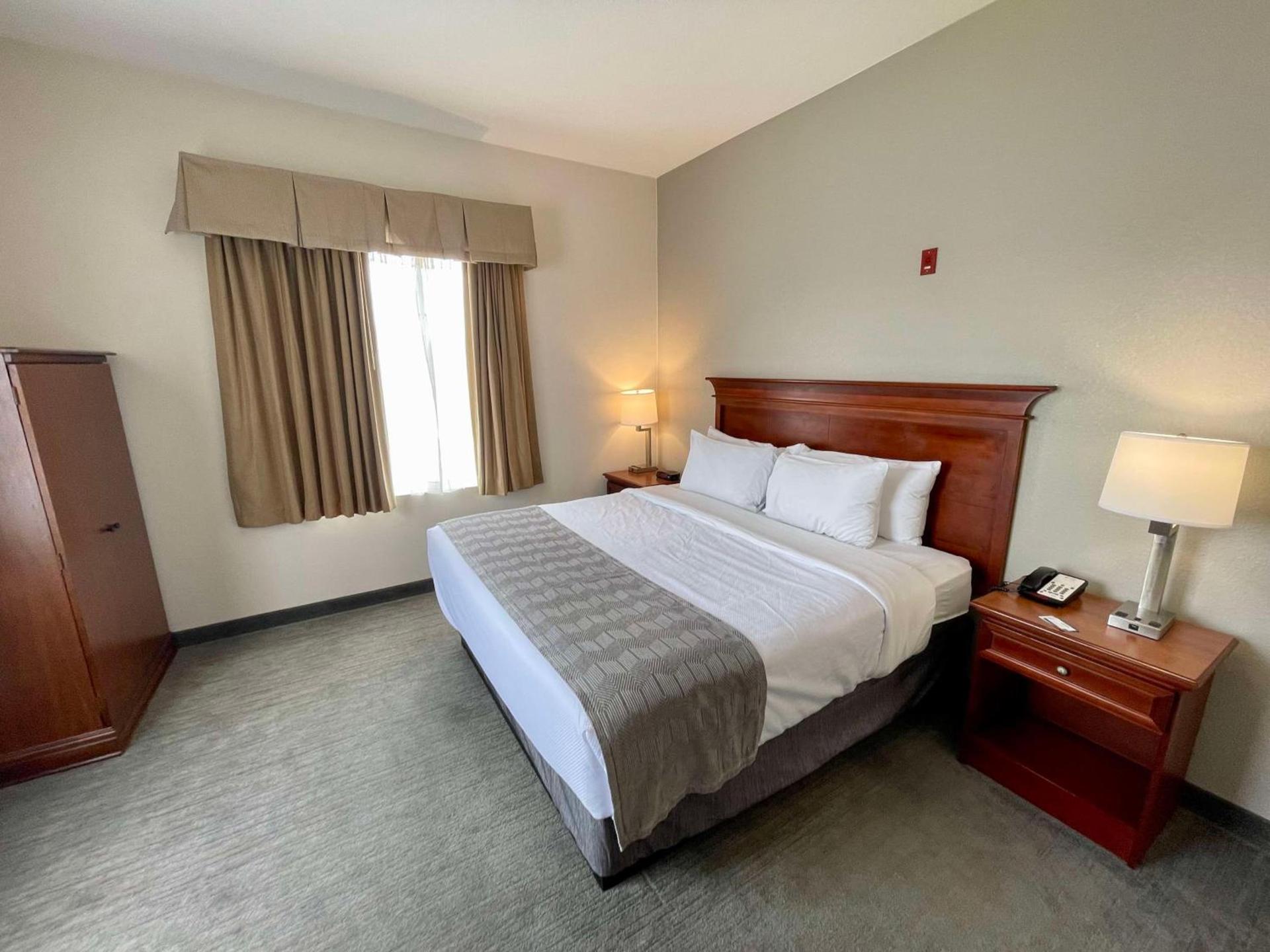 Best Western Plus Executive Hotel & Suites photo 16