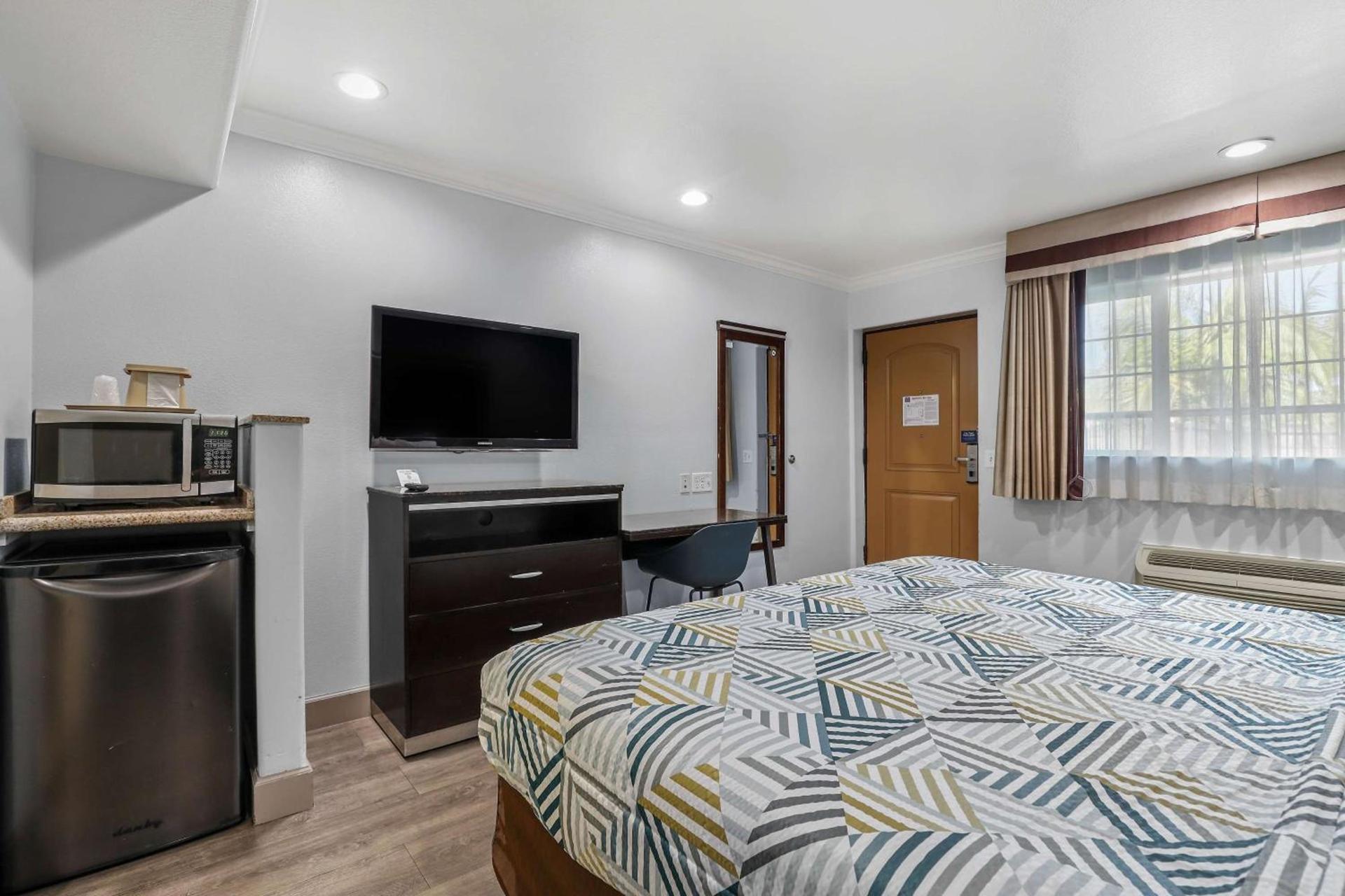 Motel 6 Carlsbad, Ca- North photo 5