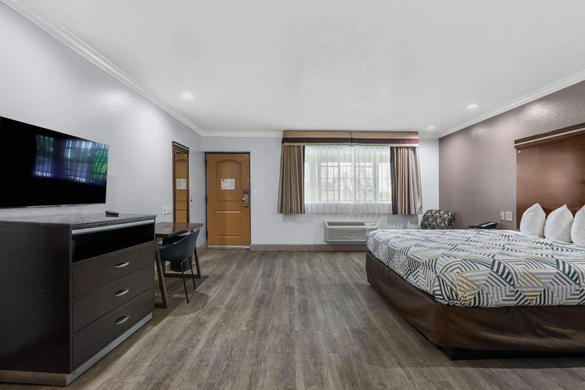 Motel 6 Carlsbad, Ca- North photo 9