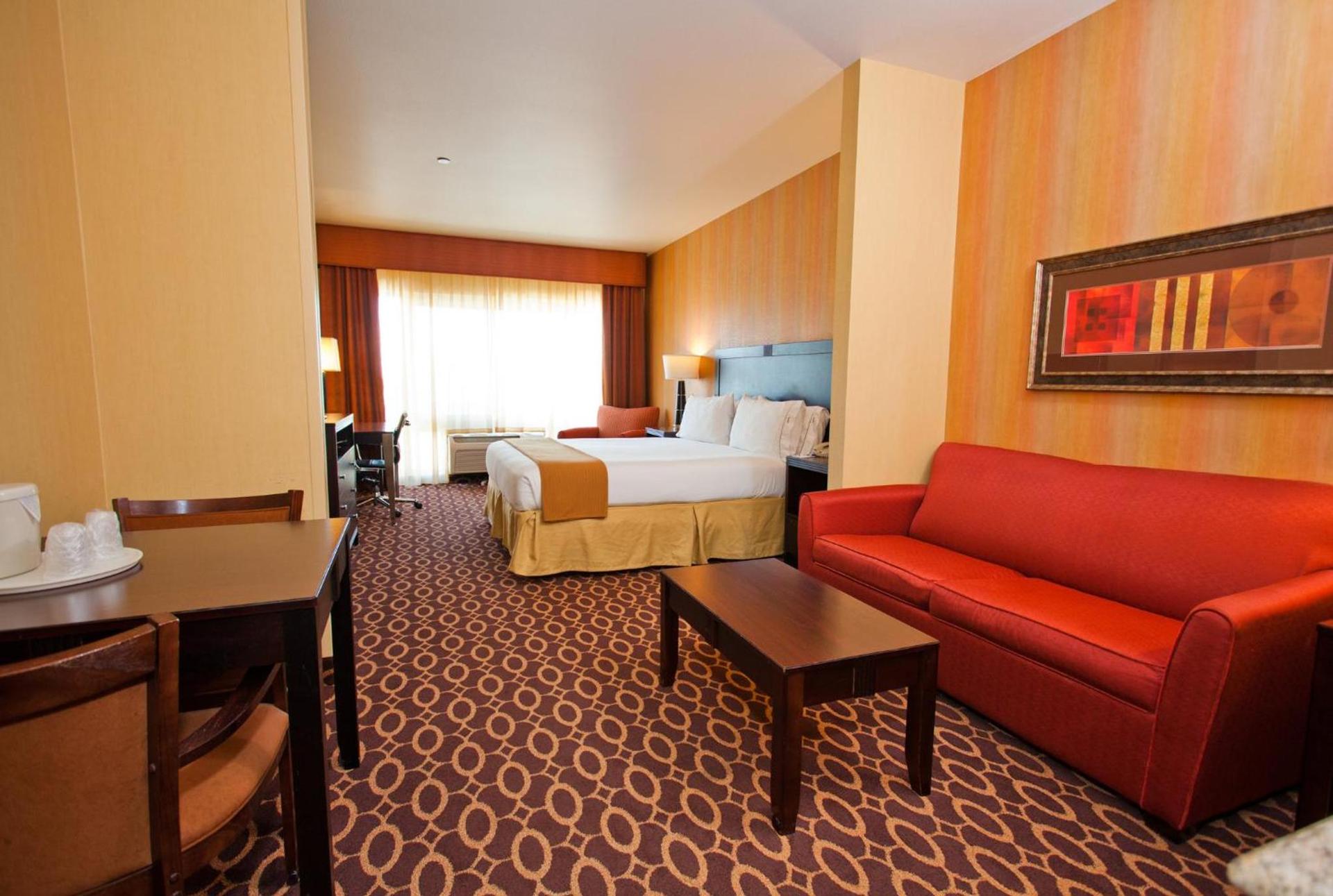 Holiday Inn Express & Suites Sacramento NE Cal Expo by IHG photo 45
