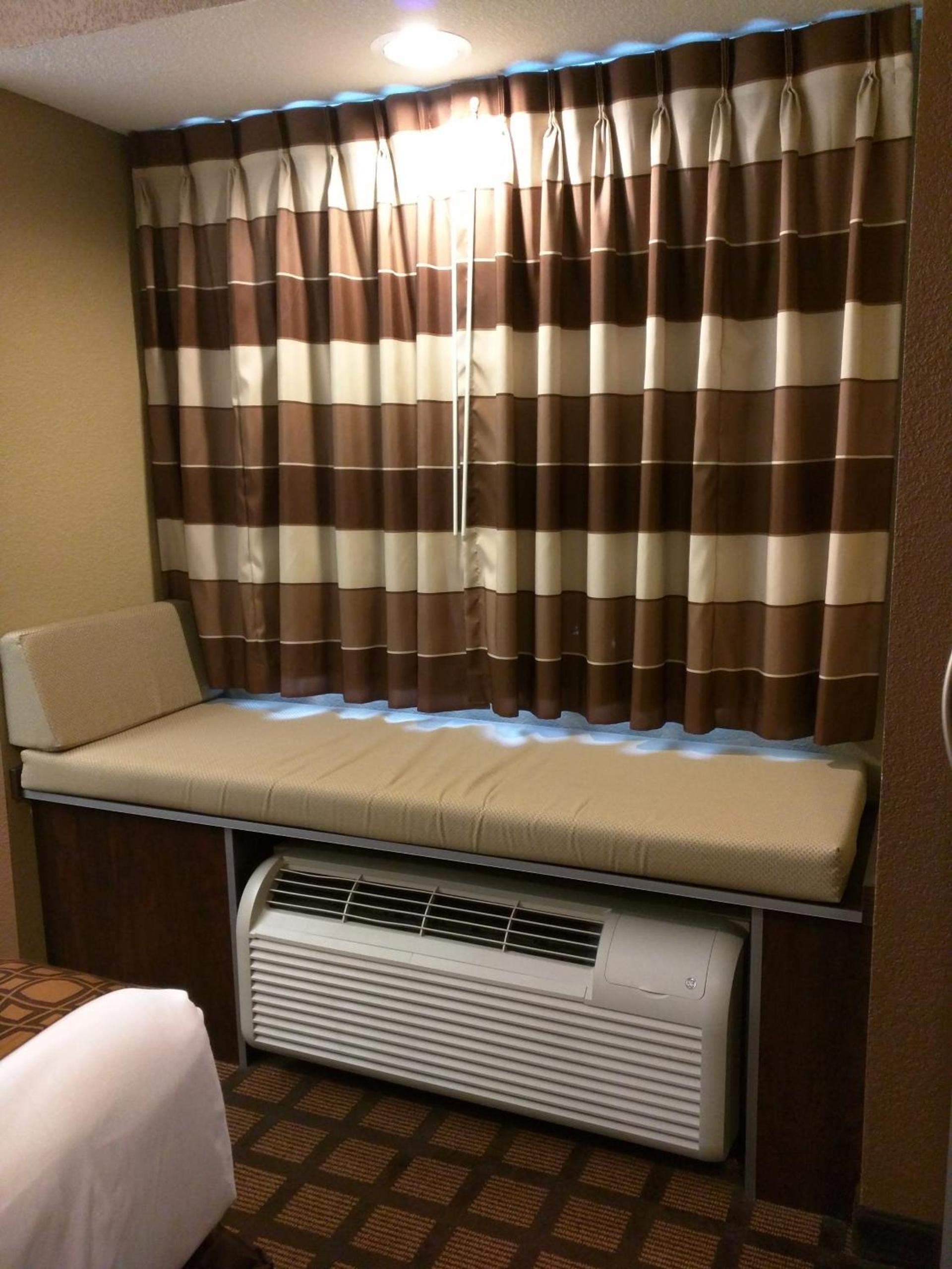 Microtel Inn & Suites by Wyndham Minot photo 16