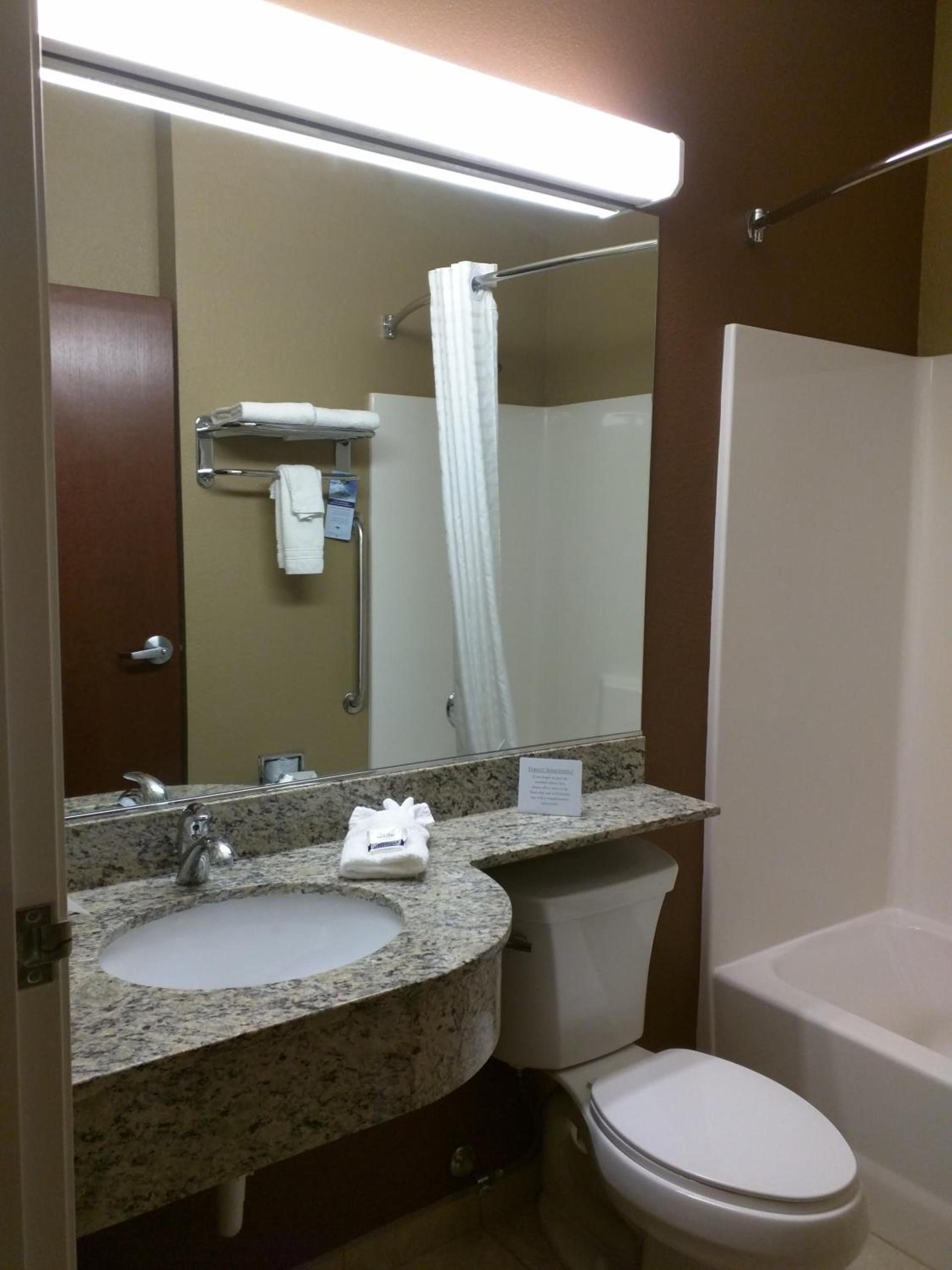 Microtel Inn & Suites by Wyndham Minot photo 13