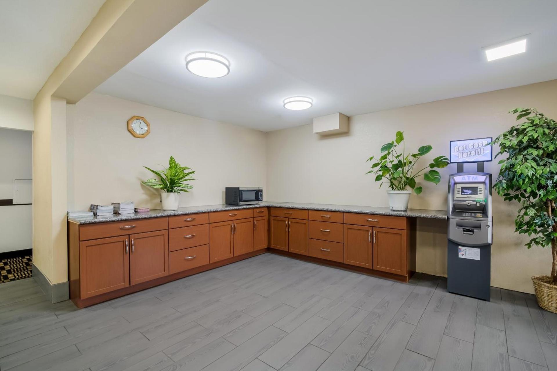 Americas Best Value Inn Fargo photo 30
