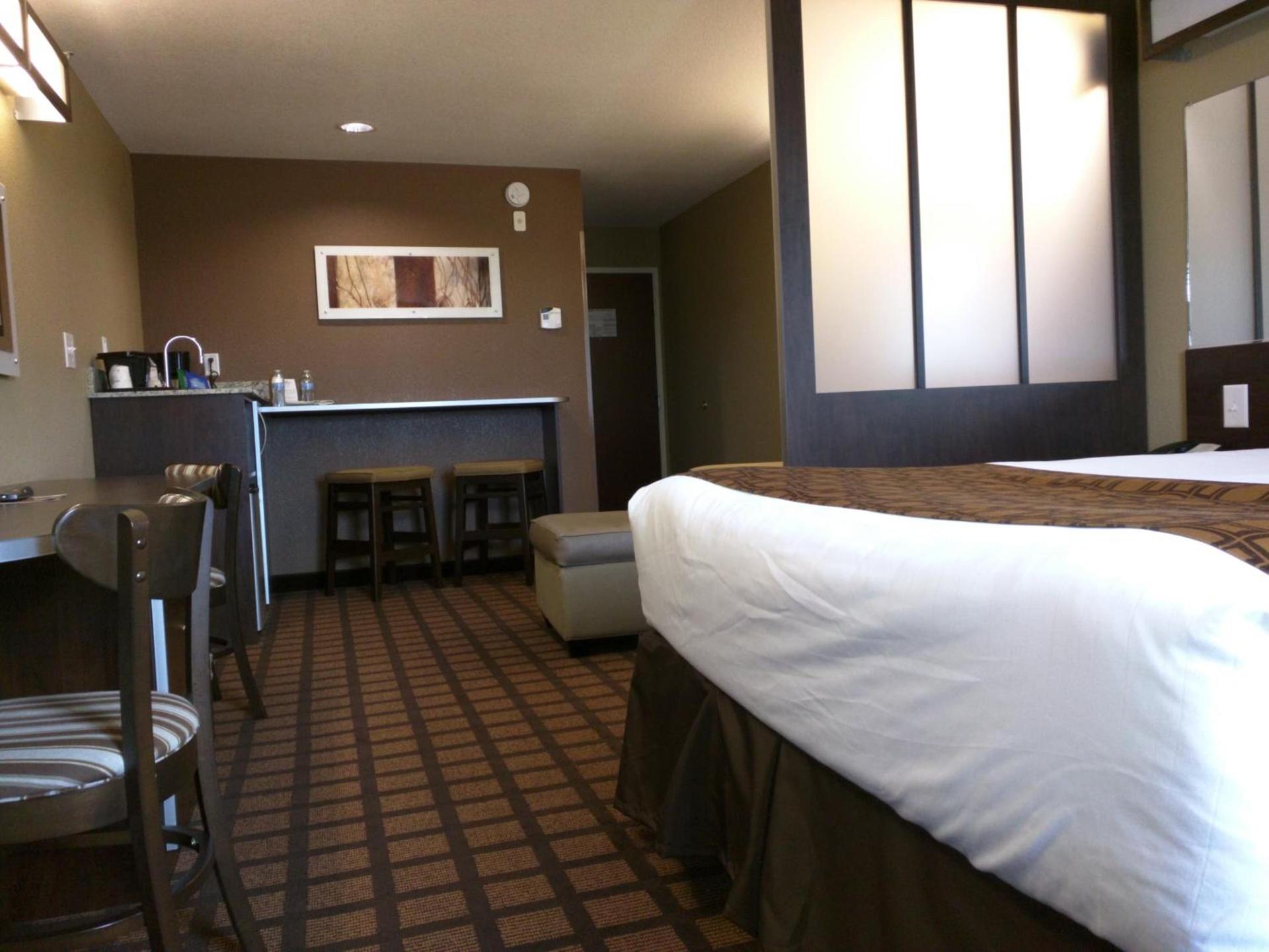 Microtel Inn & Suites by Wyndham Minot photo 34