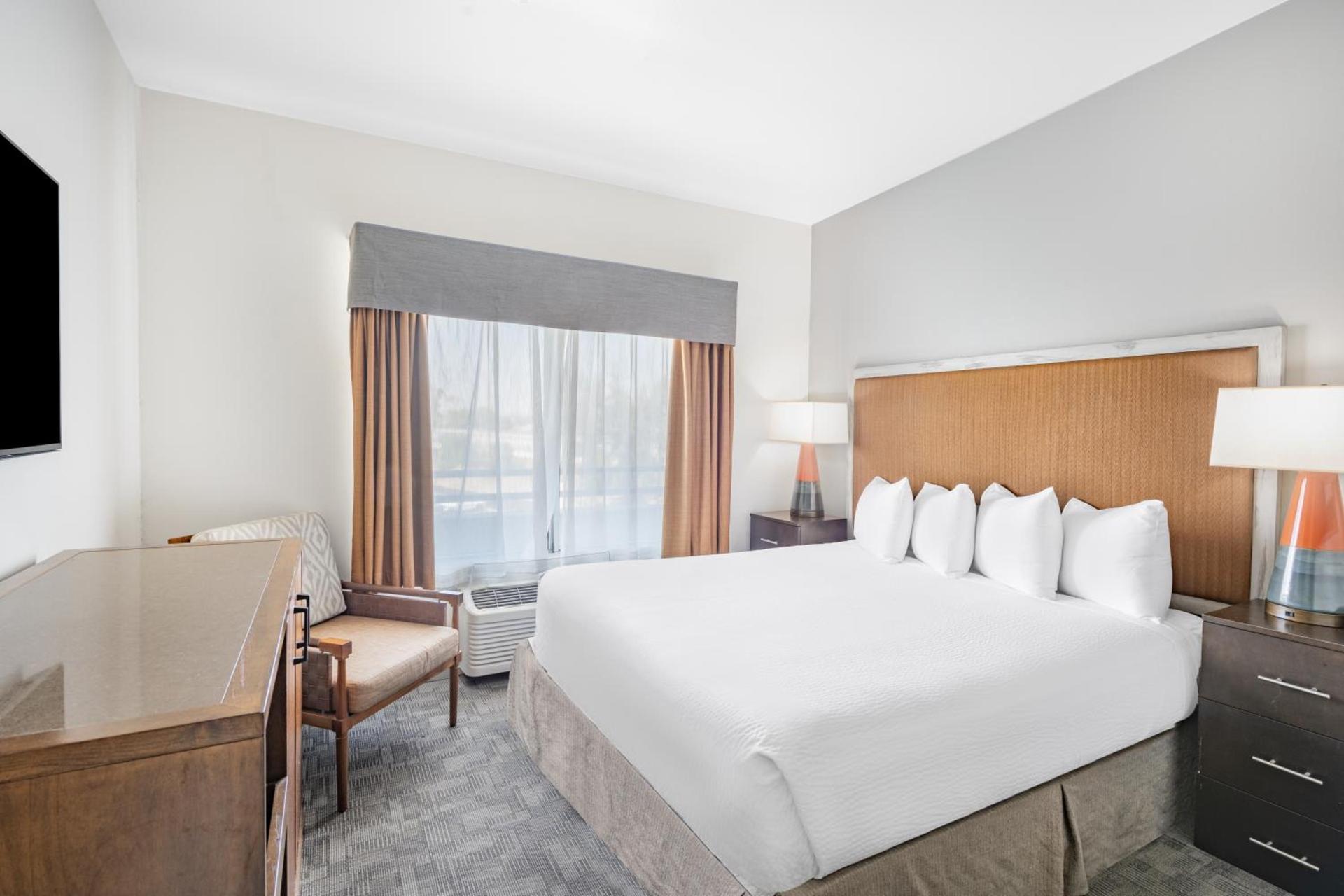 Ramada by Wyndham Bakersfield photo 50