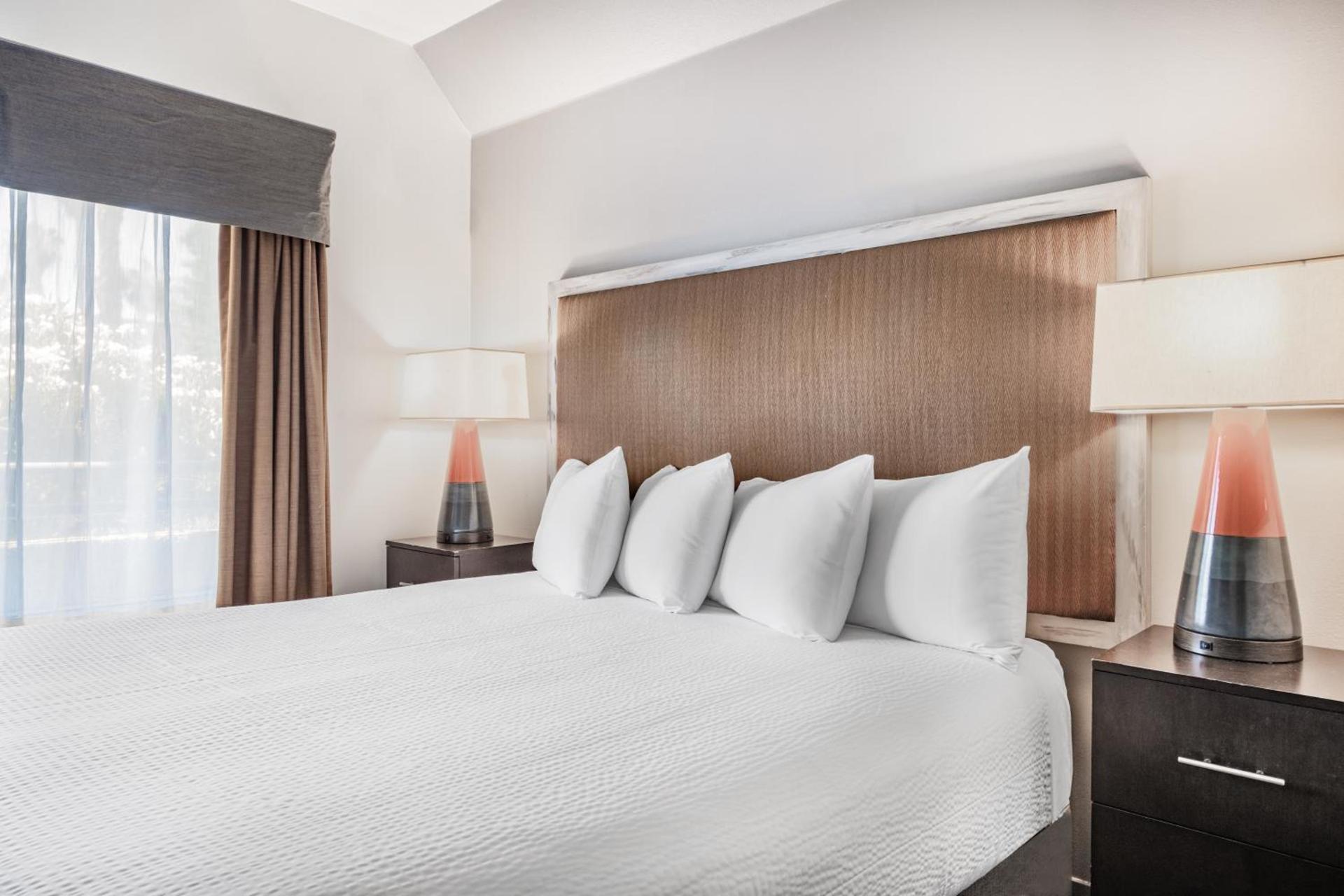 Ramada by Wyndham Bakersfield photo 34