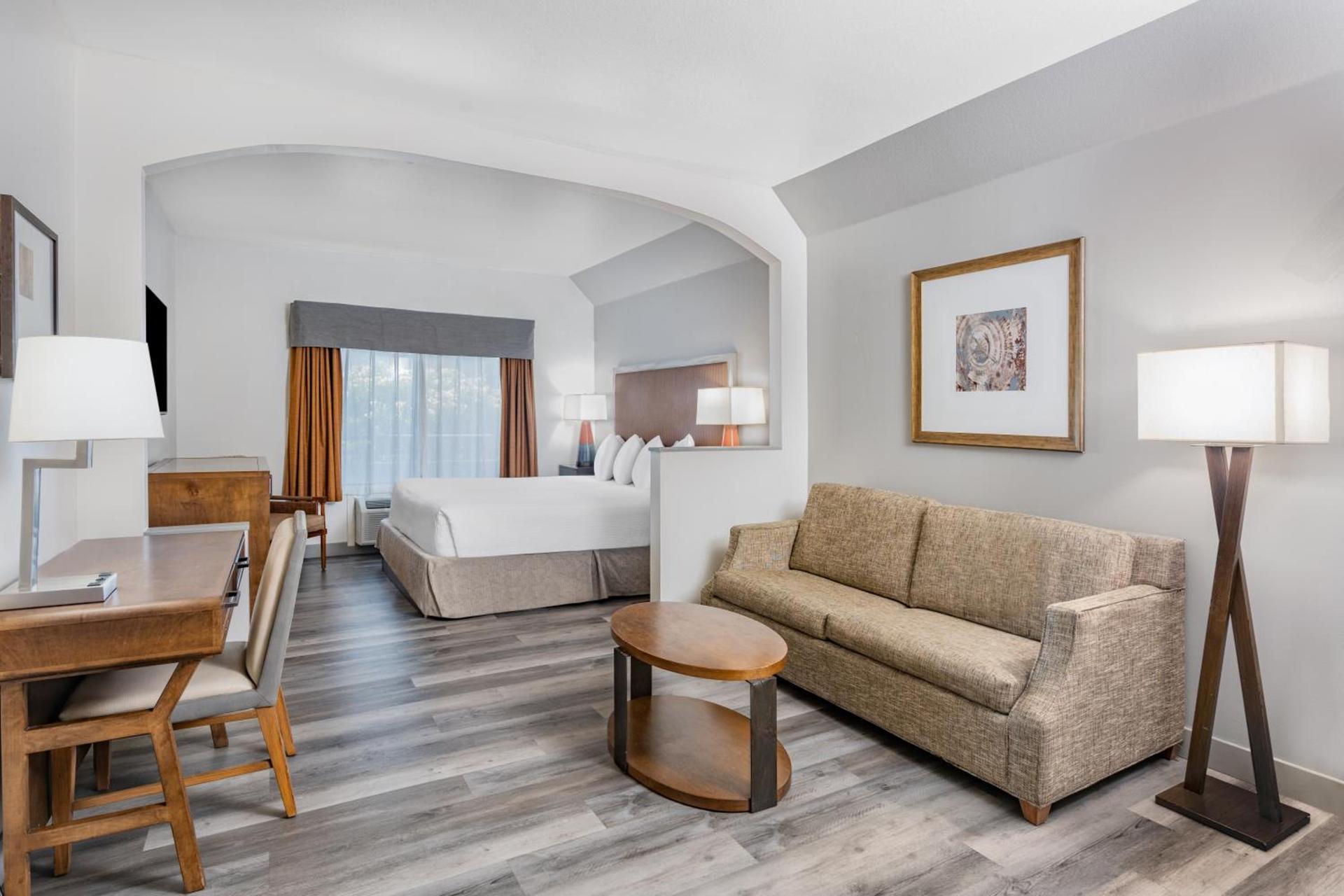 Ramada by Wyndham Bakersfield photo 35