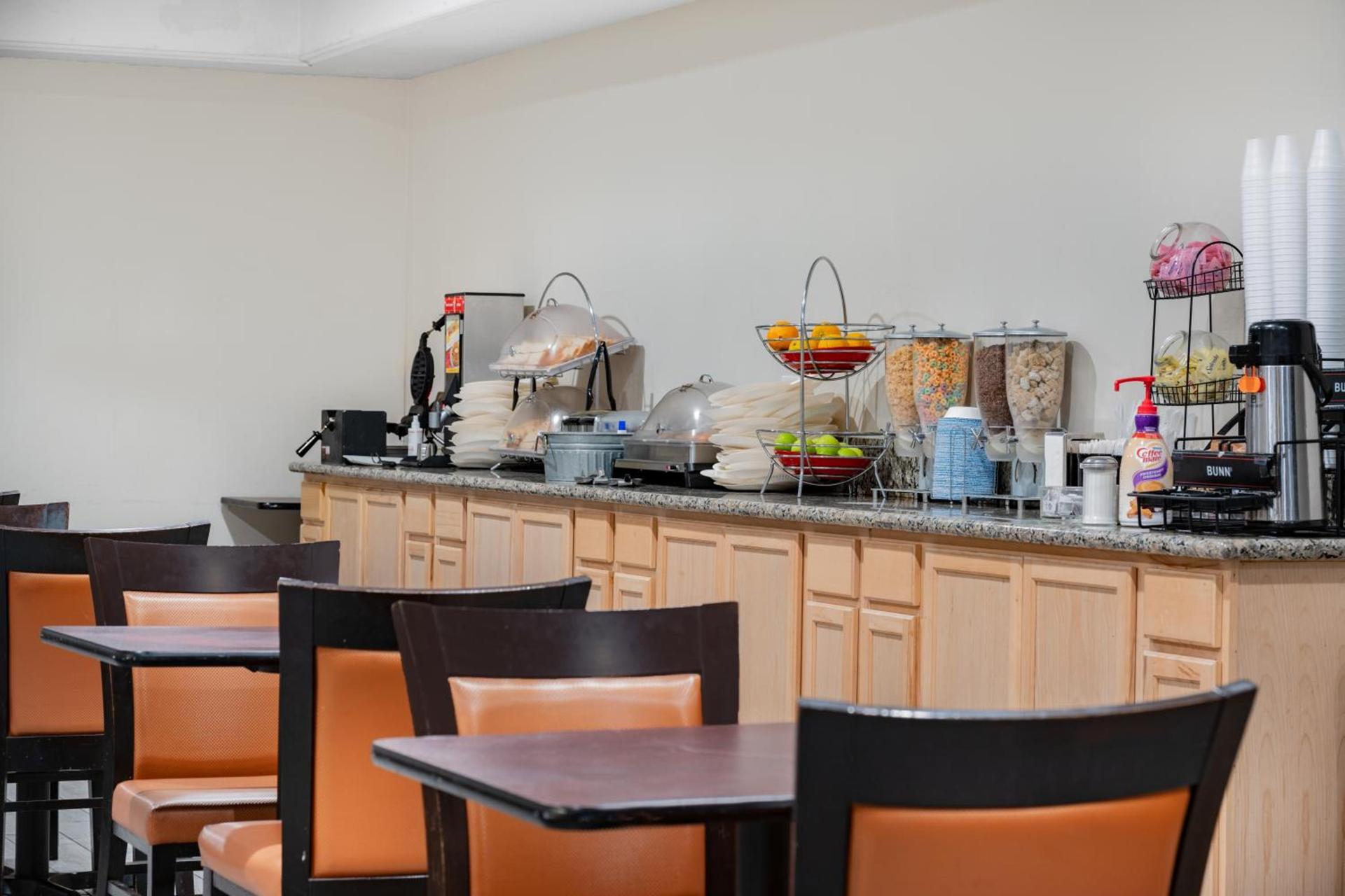 Ramada by Wyndham Bakersfield photo 31