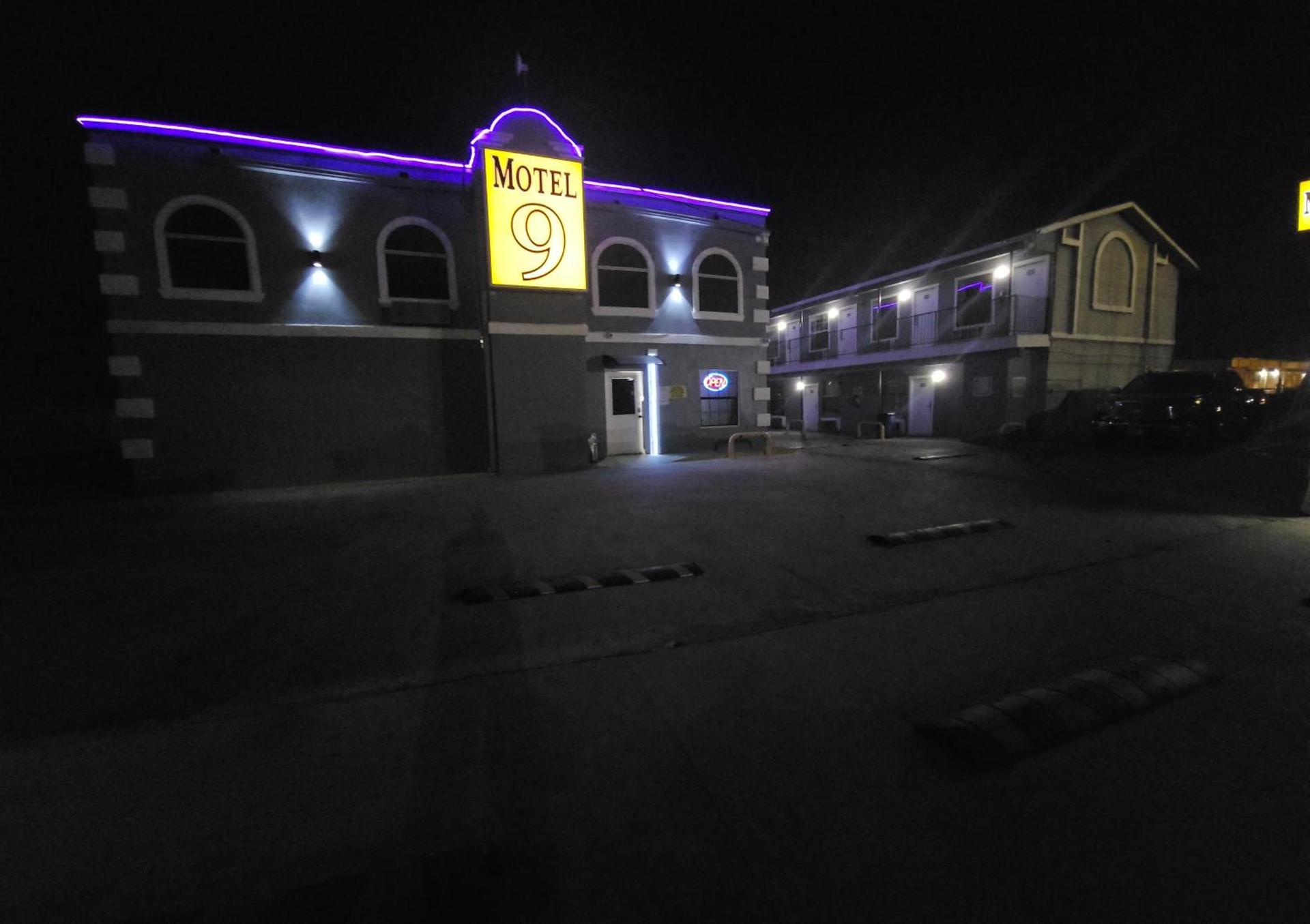Motel 9 photo 4