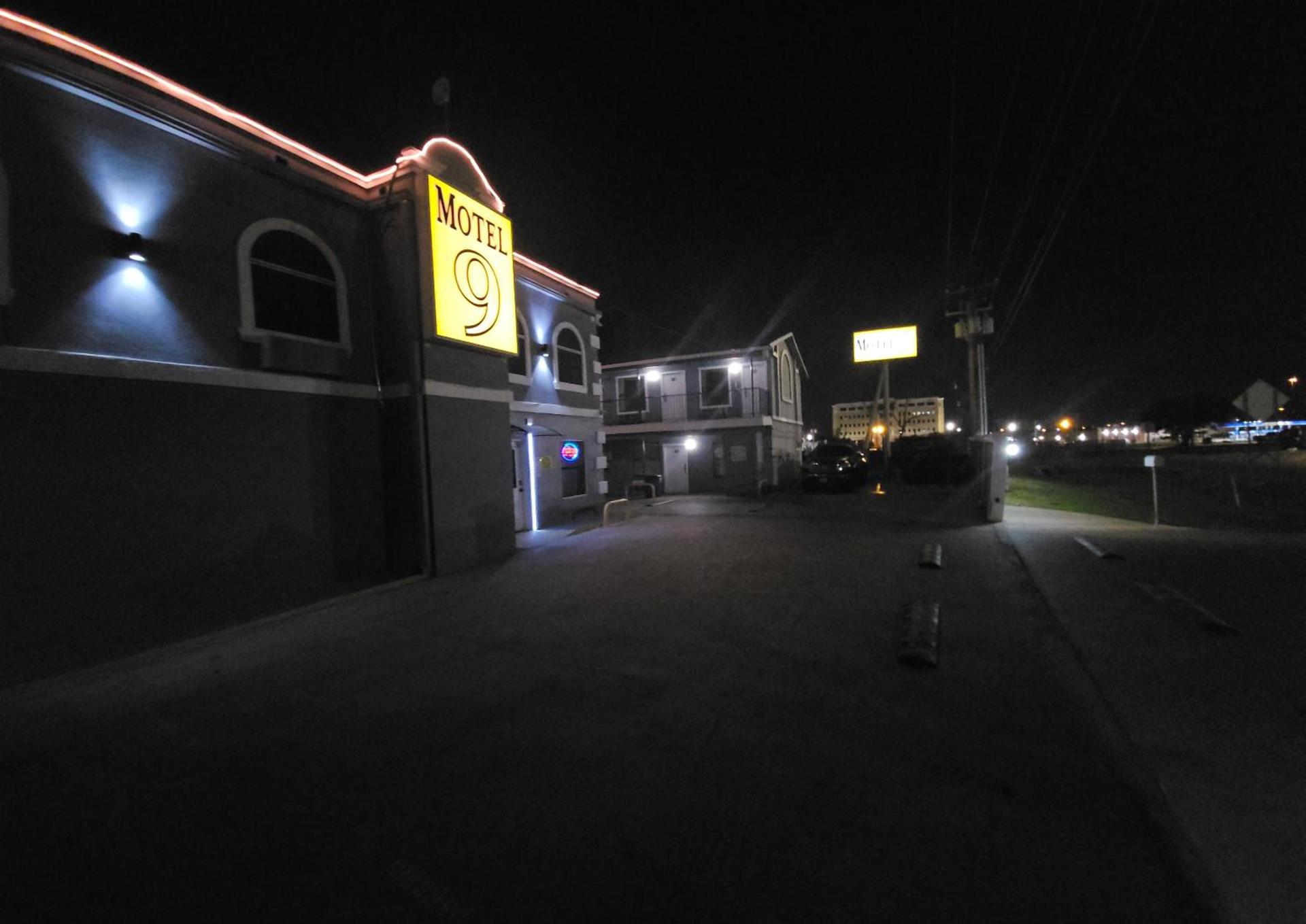 Motel 9 photo 2