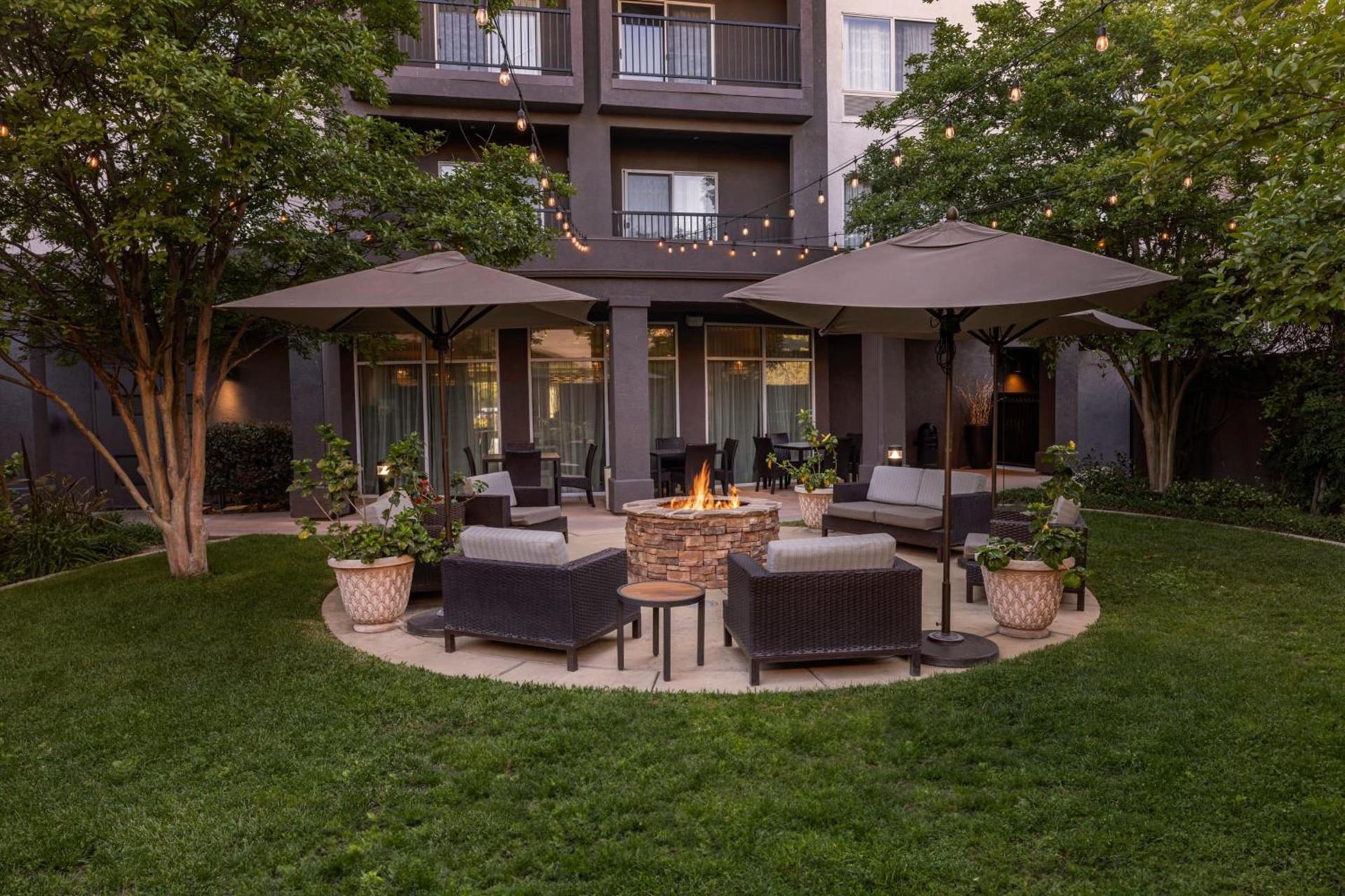 Courtyard Ventura Simi Valley photo 18