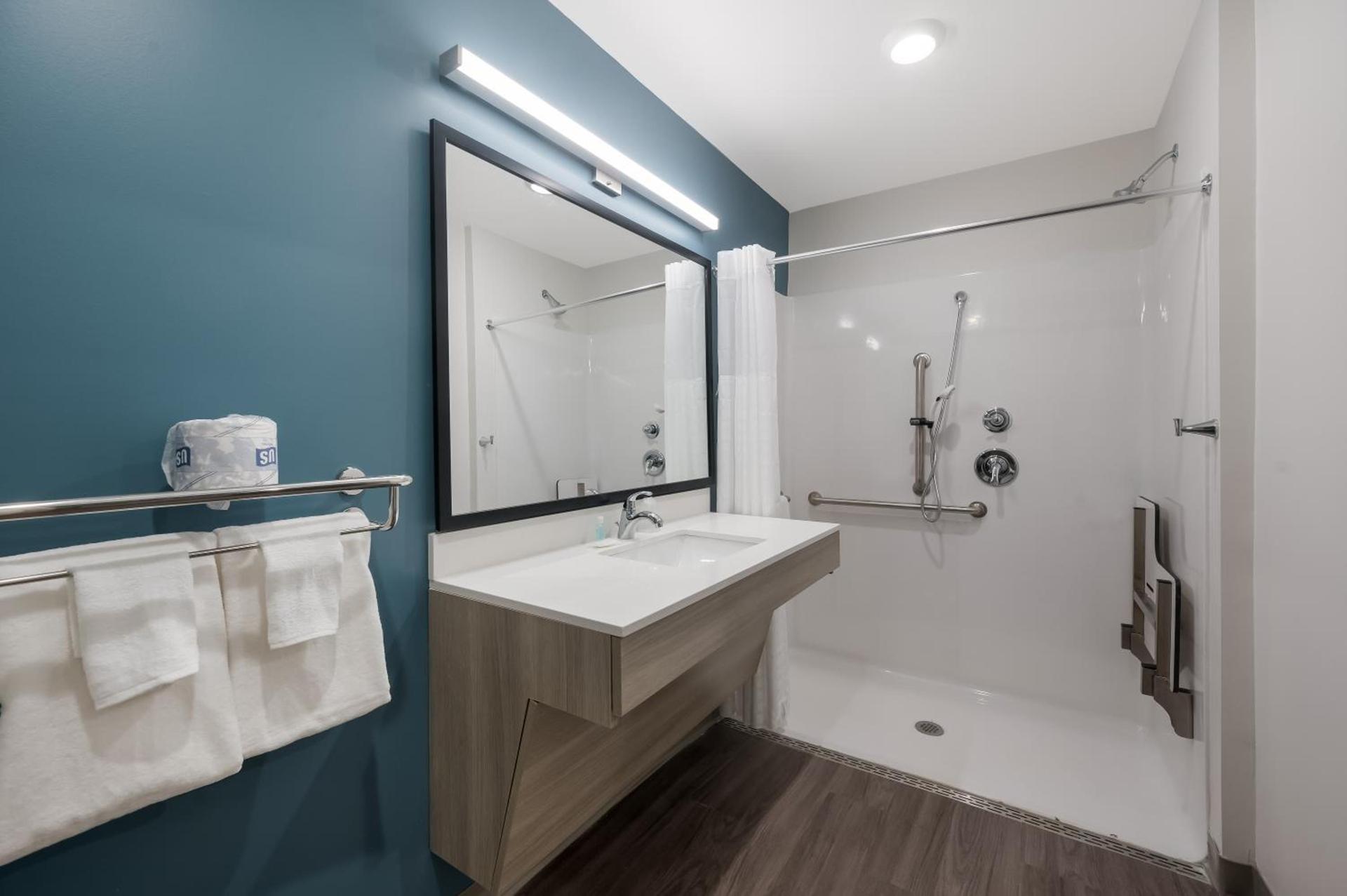 WoodSpring Suites Detroit Sterling Heights photo 33