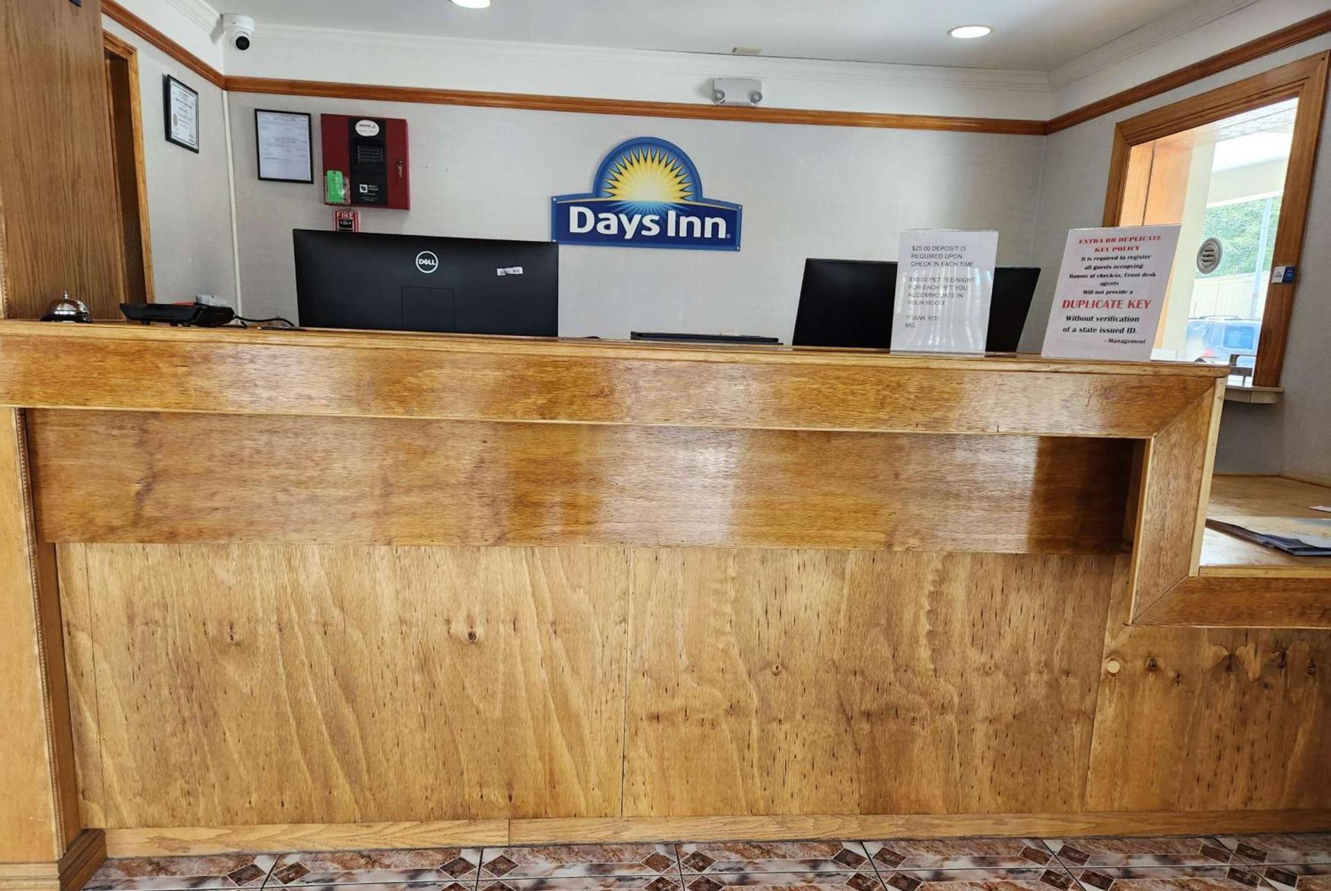 Days Inn by Wyndham Slidell photo 3