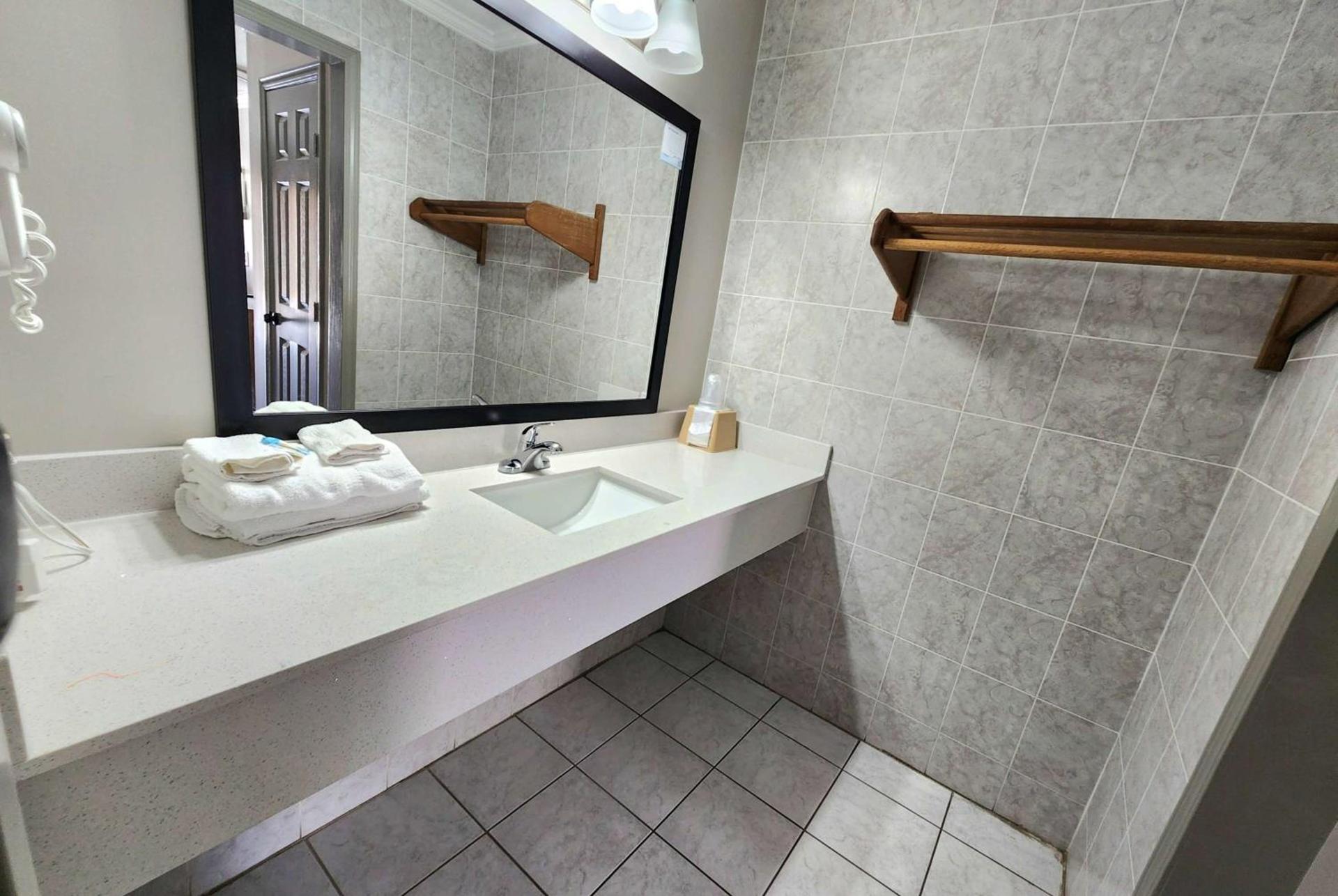 Days Inn by Wyndham Slidell photo 41