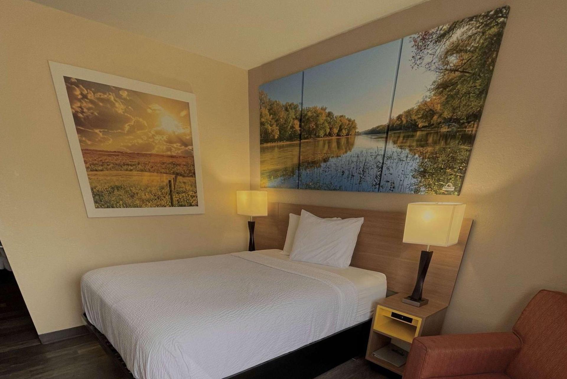 Days Inn & Suites by Wyndham Kaukauna WI photo 33