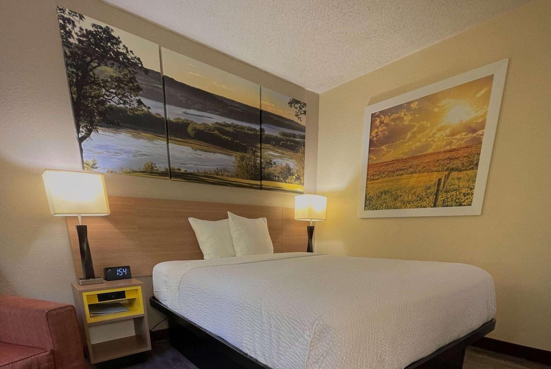 Days Inn & Suites by Wyndham Kaukauna WI photo 10