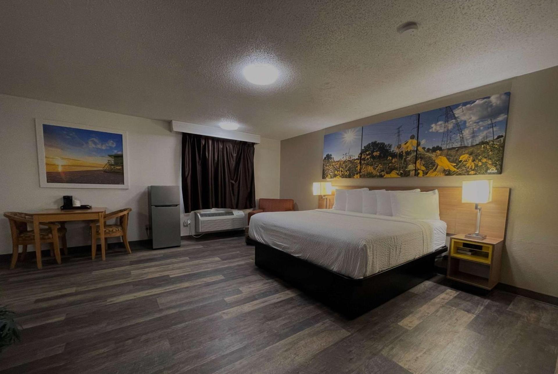 Days Inn & Suites by Wyndham Kaukauna WI photo 35