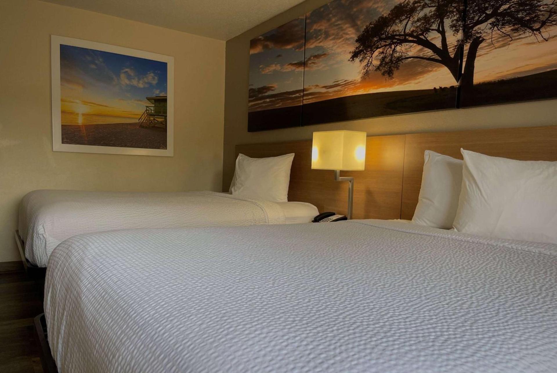Days Inn & Suites by Wyndham Kaukauna WI photo 30