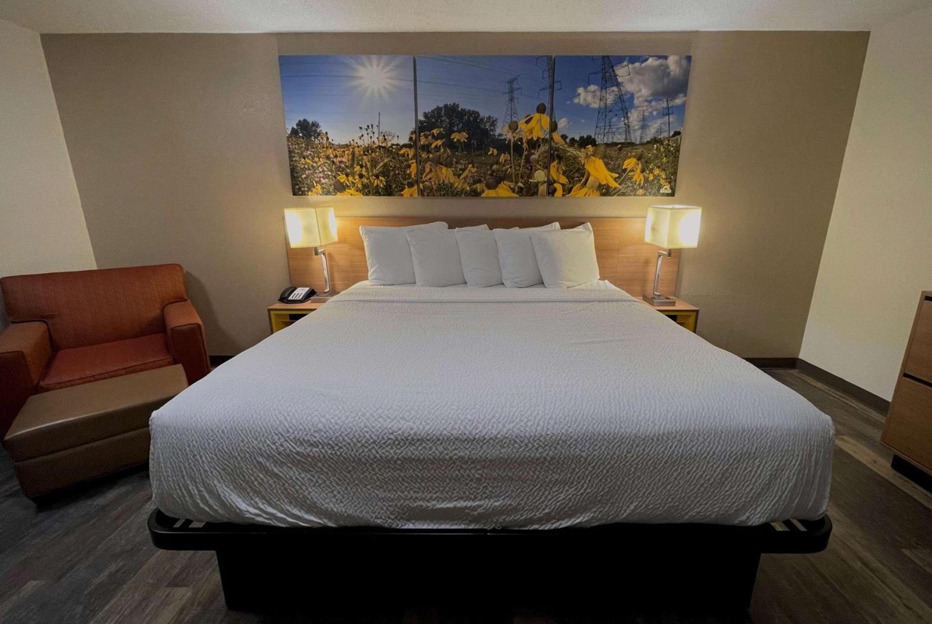Days Inn & Suites by Wyndham Kaukauna WI photo 8