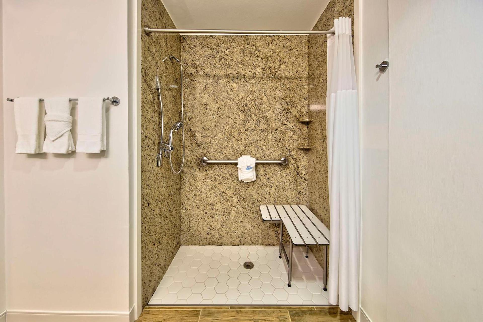 Hampton Inn Winter Haven photo 37