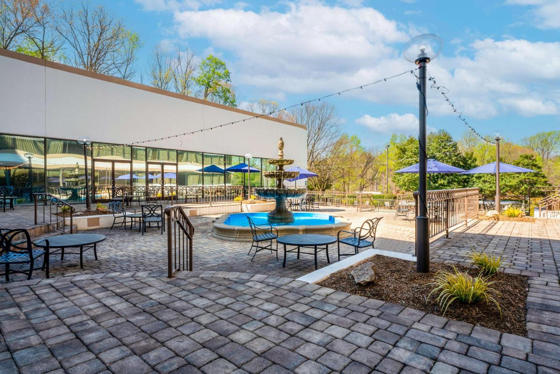 DoubleTree by Hilton South Charlotte Tyvola photo 32