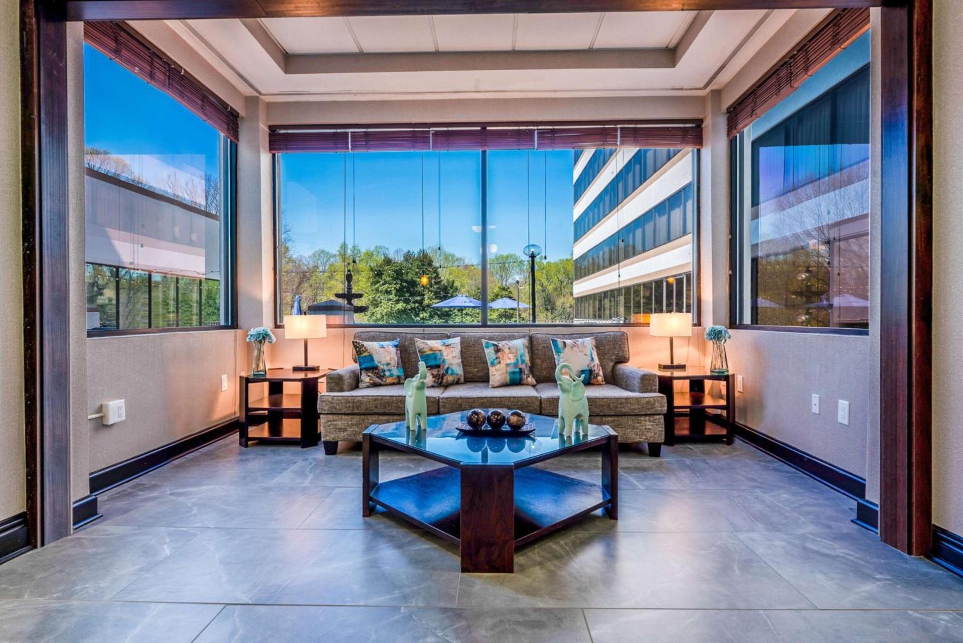 DoubleTree by Hilton South Charlotte Tyvola photo 2