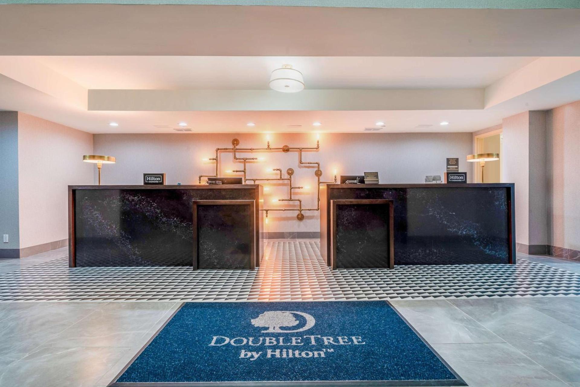DoubleTree by Hilton South Charlotte Tyvola photo 4