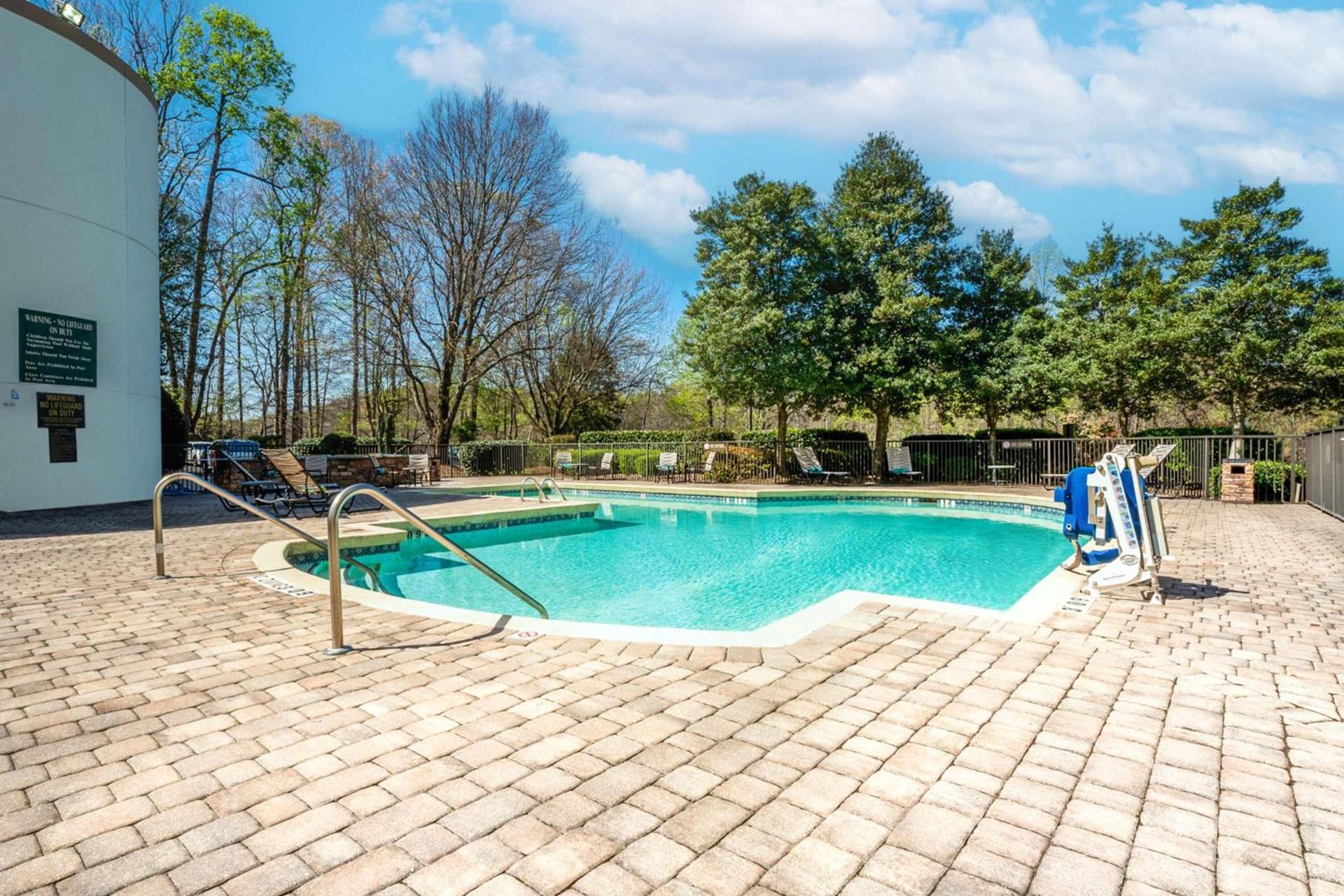 DoubleTree by Hilton South Charlotte Tyvola photo 35