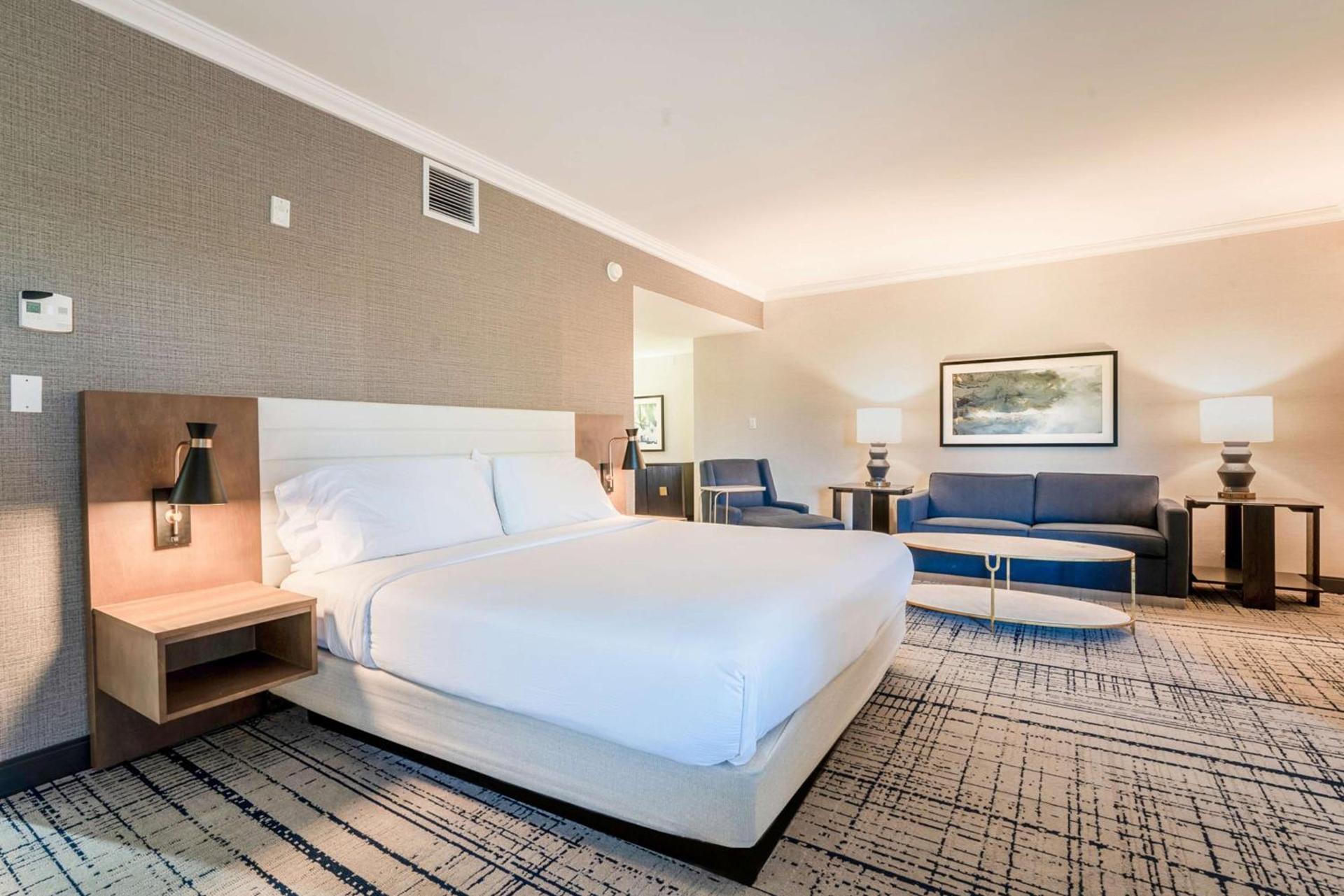 DoubleTree by Hilton South Charlotte Tyvola photo 39