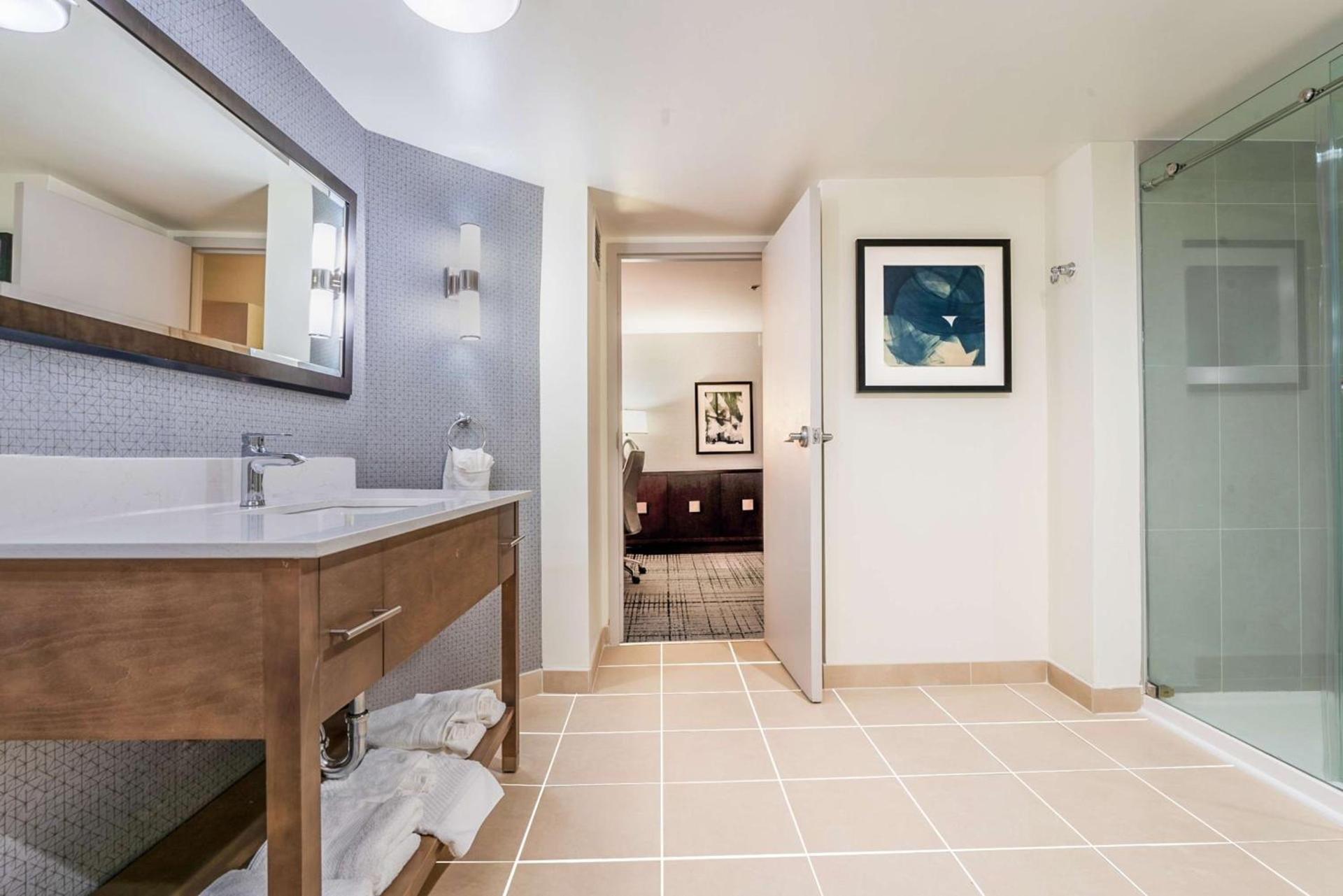 DoubleTree by Hilton South Charlotte Tyvola photo 19
