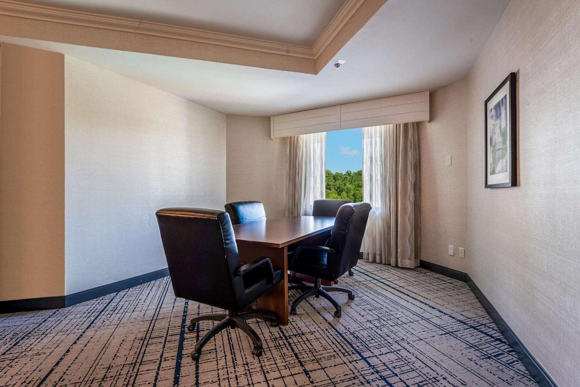 DoubleTree by Hilton South Charlotte Tyvola photo 23