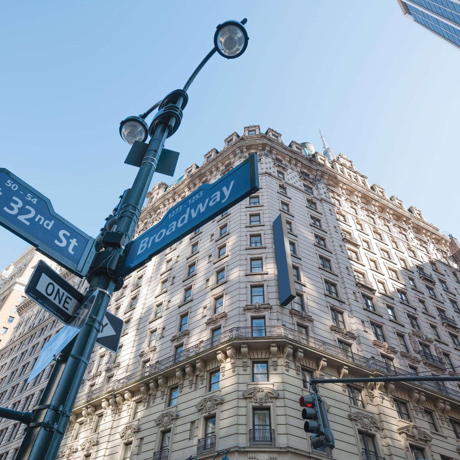 Martinique New York on Broadway, Curio Collection by Hilton photo 3