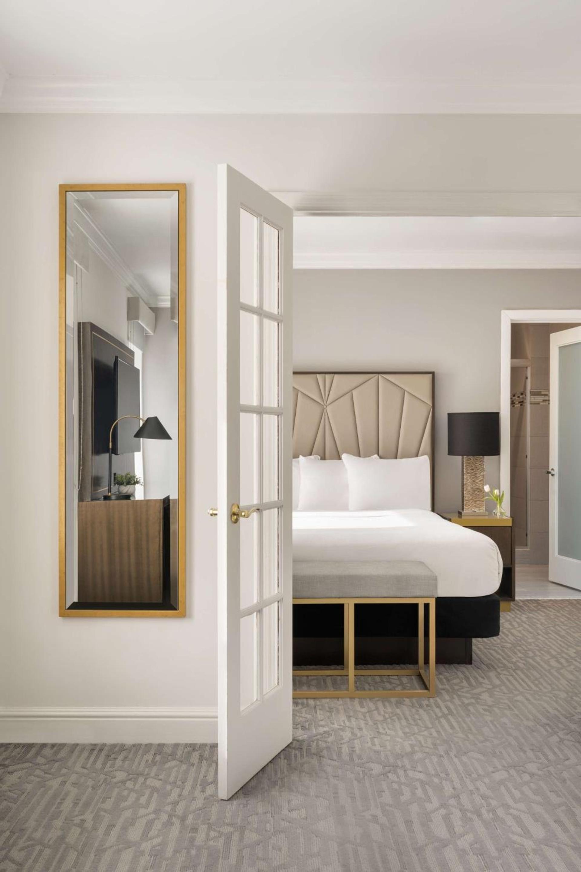 Martinique New York on Broadway, Curio Collection by Hilton photo 17