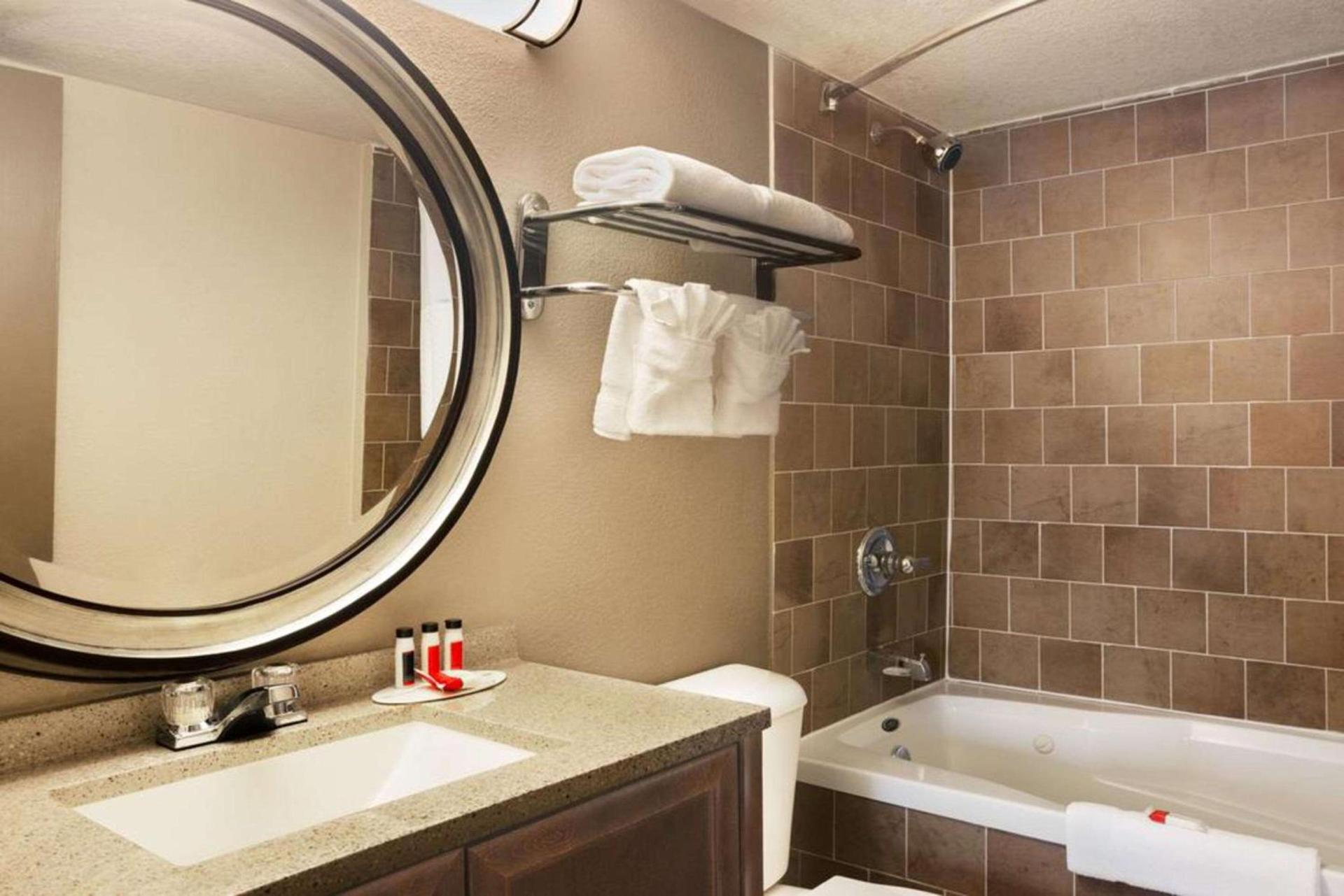 Quality Inn Little Rock on I-30 Near Littlerock airport photo 23